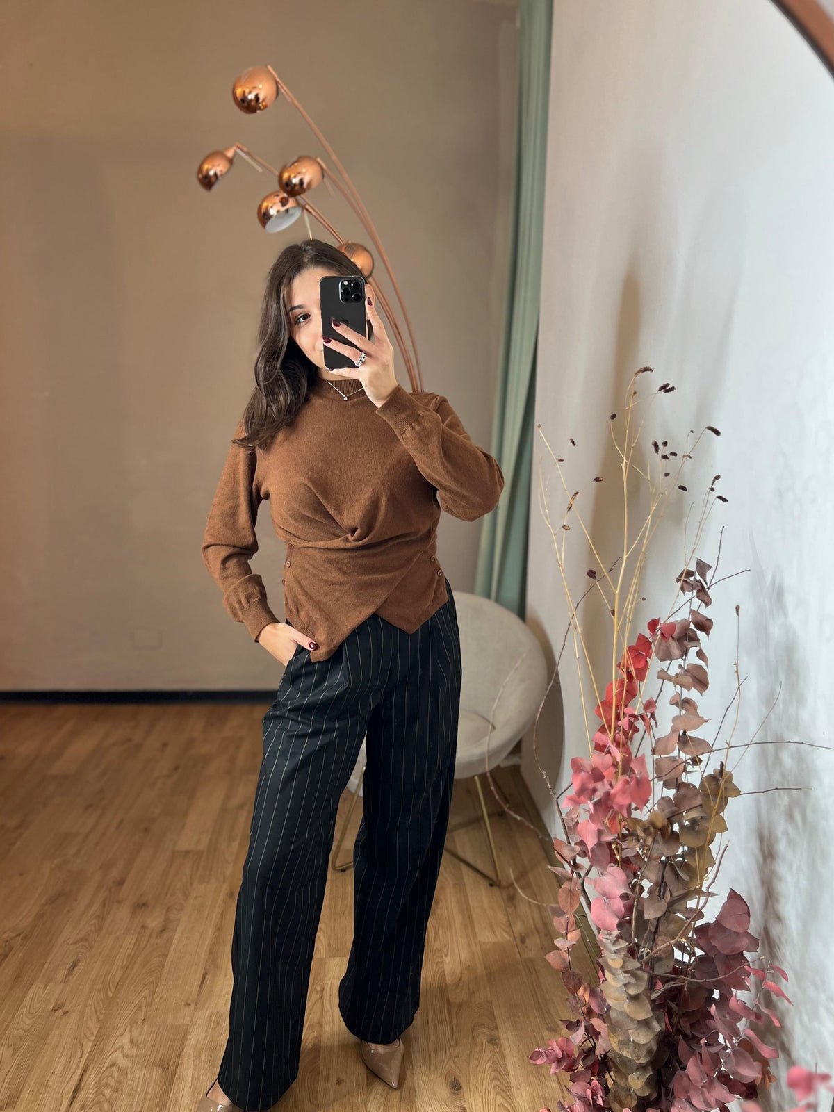 Maglia drappeggio con bottoncini color tabacco