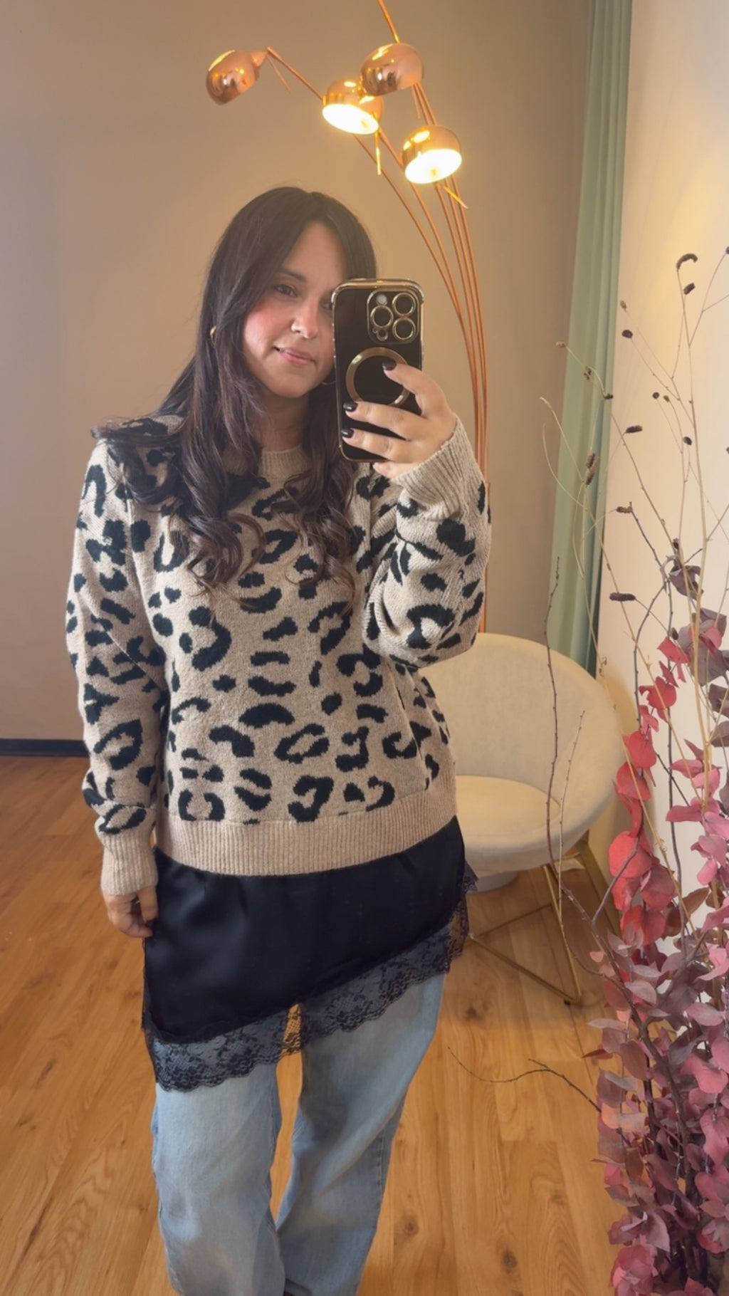 Maglia animalier con inserto in raso e pizzo