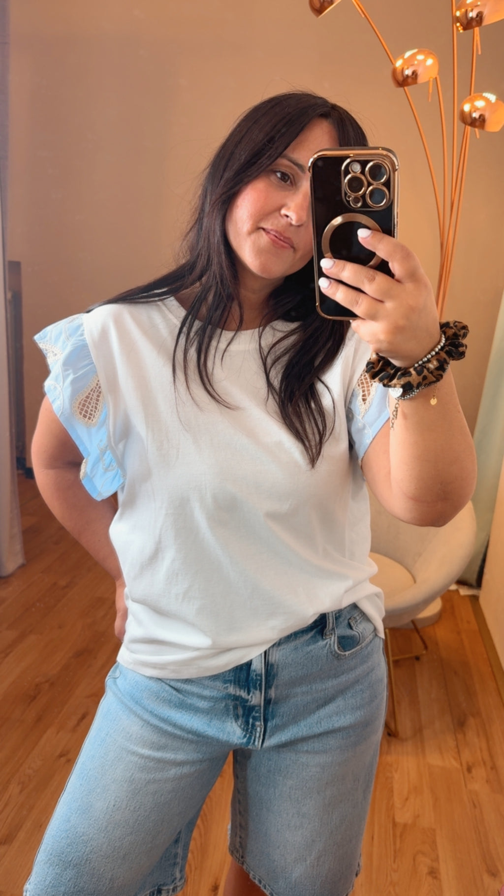T-shirt con aletta azzurra ricamata - Vicolo