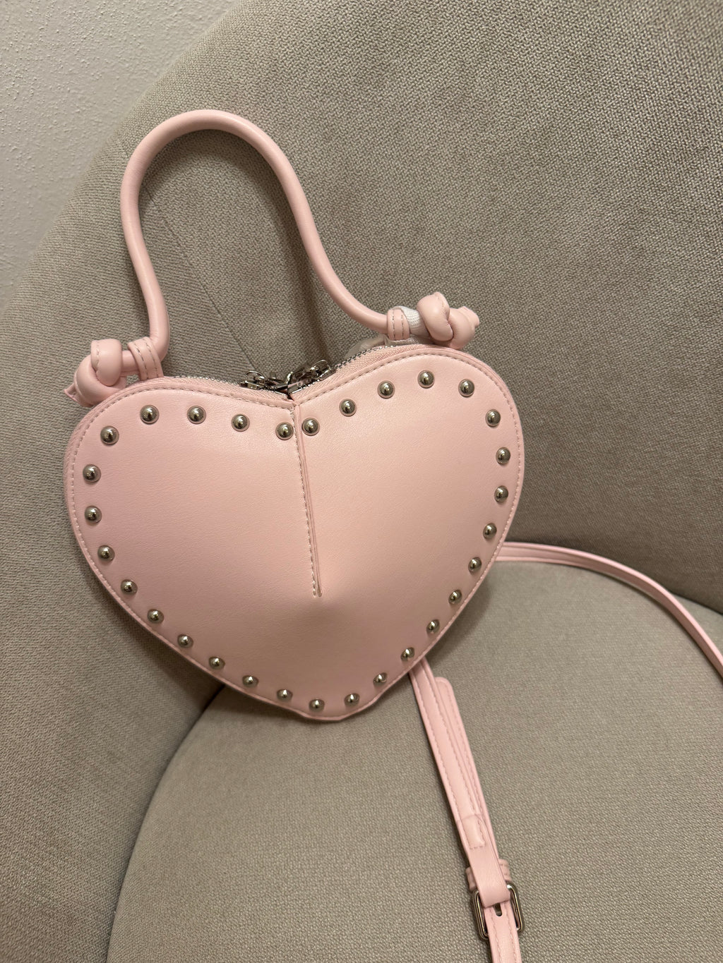 Borsa cuore con borchiette