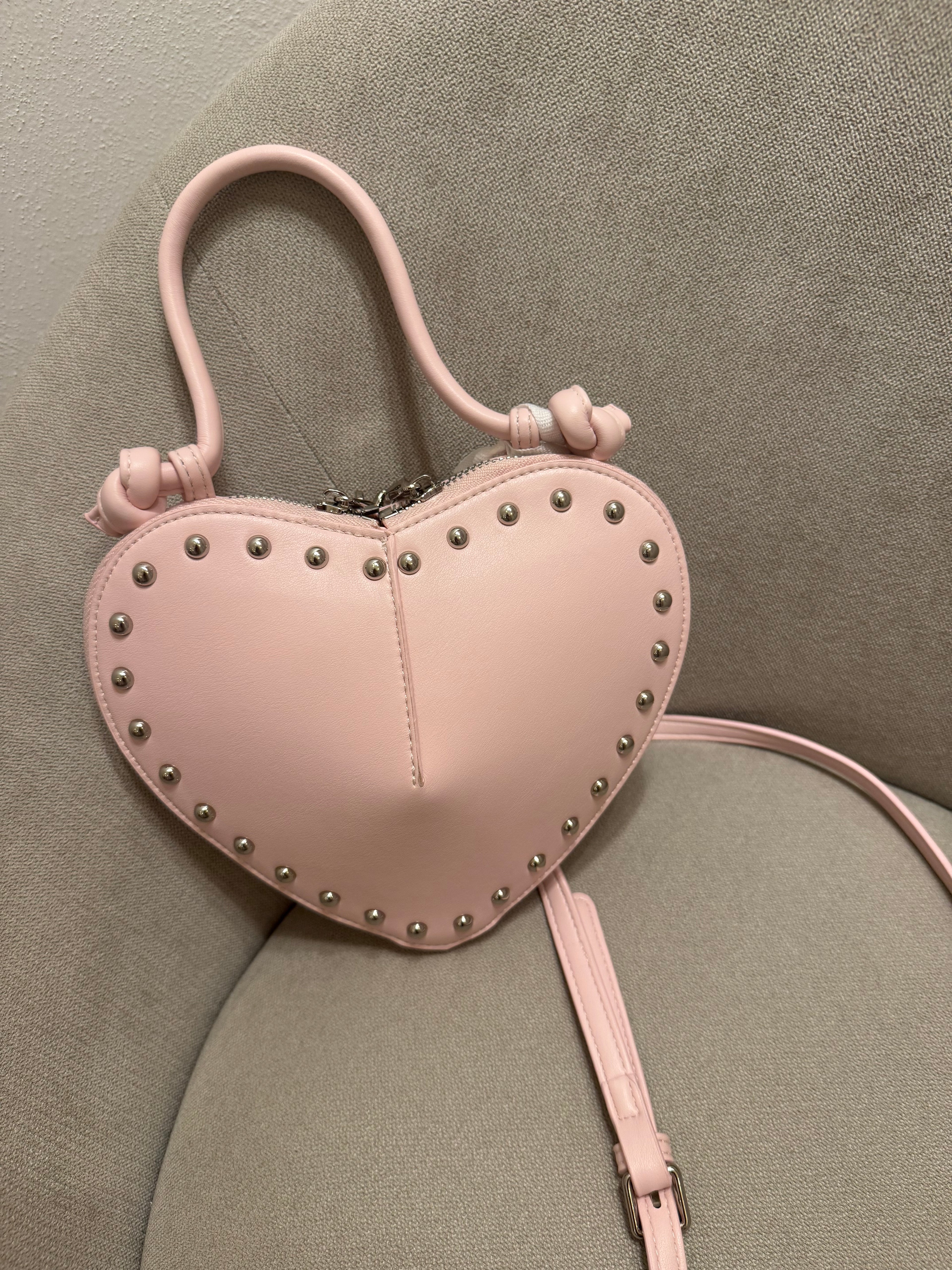 Borsa cuore con borchiette