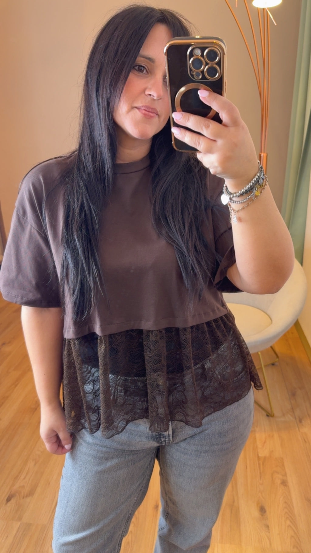T-shirt crop con balze in pizzo - Kikisix