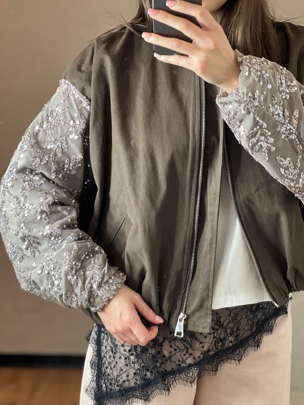Bomber verde militare con manica in paillettes e pizzo - Kikisix