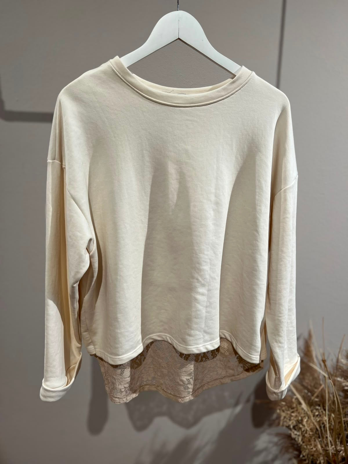 Felpa panna con inserti in pizzo e spacco sul retro - Kikisix