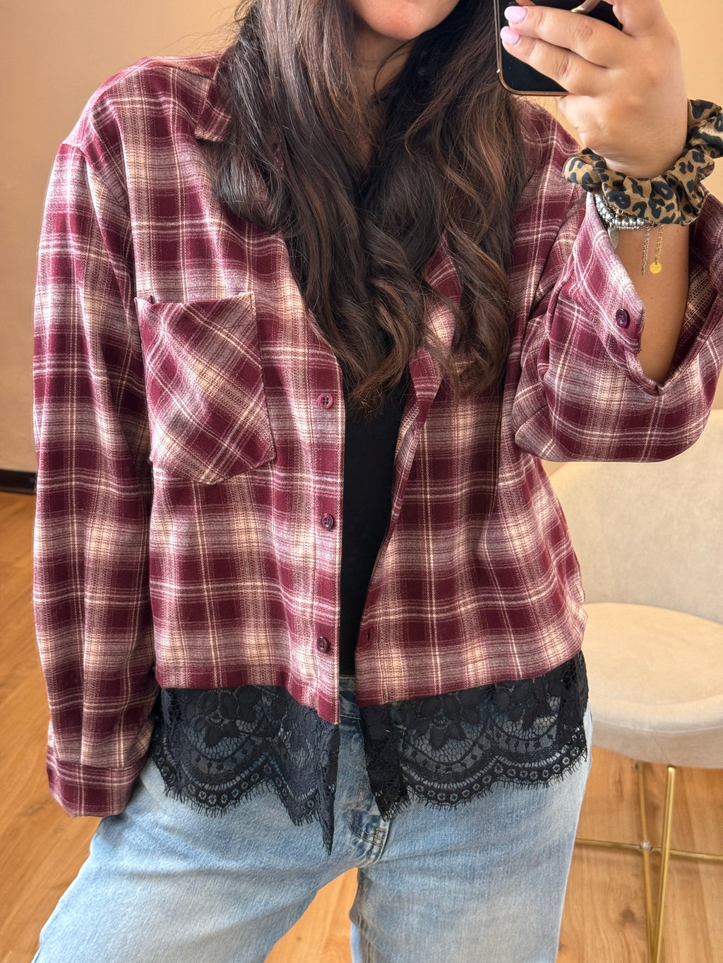Camicia check bordeaux con inserto in pizzo sul fondo