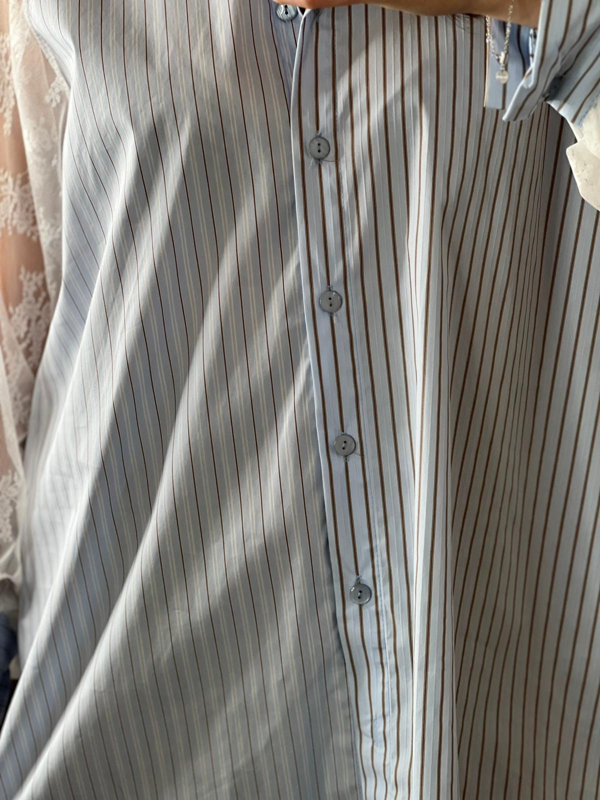 Camicia over righe con manica in pizzo