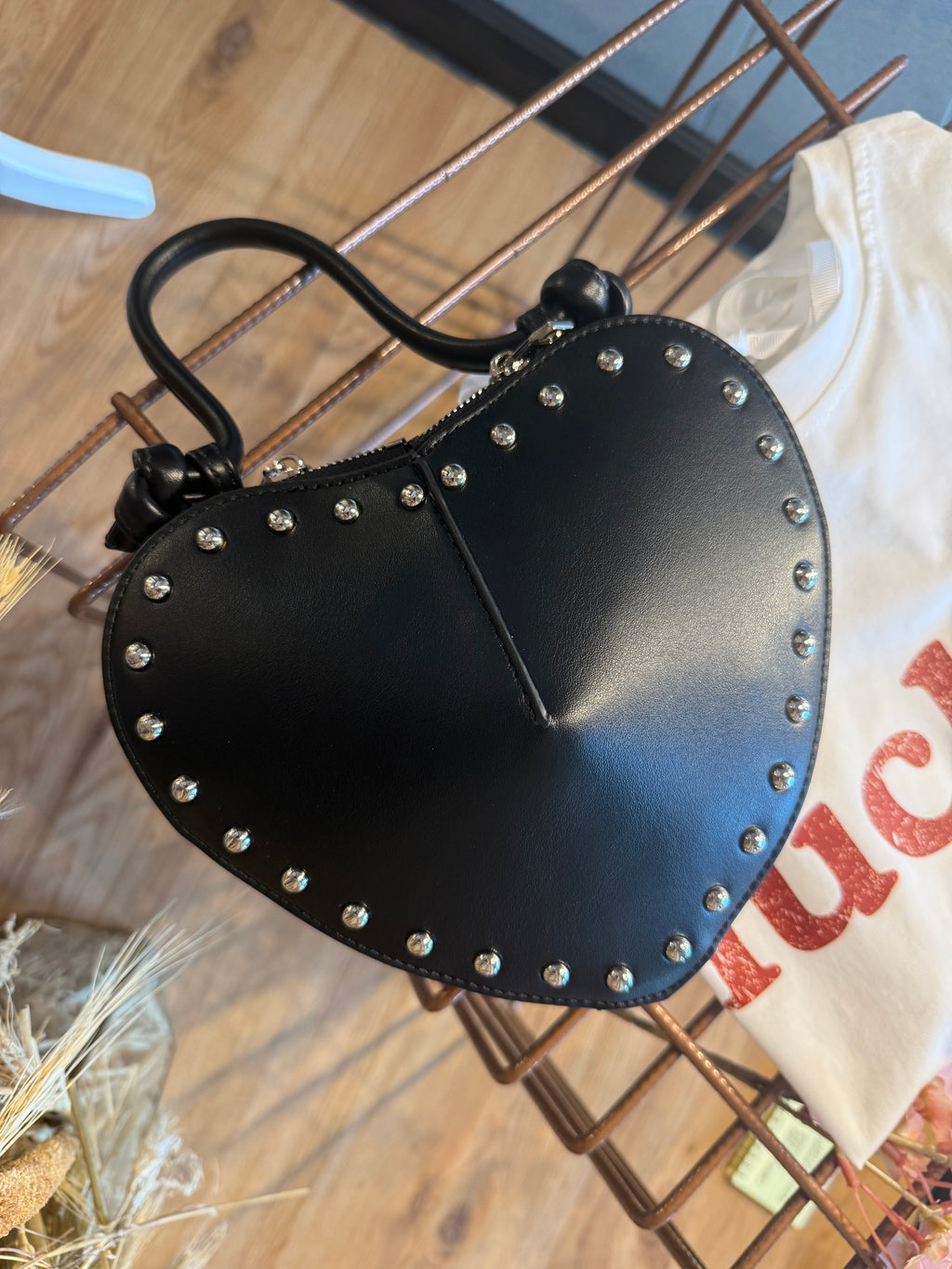 Borsa cuore con borchiette