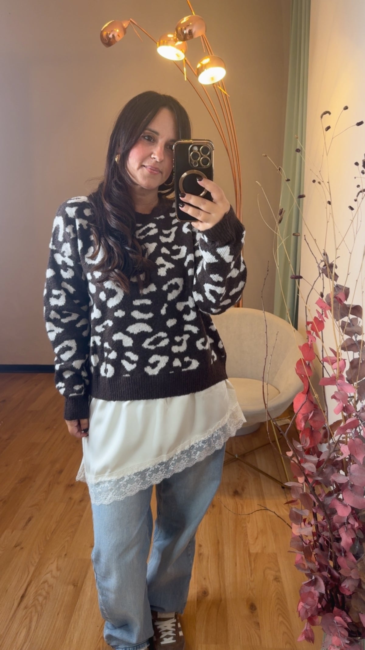 Maglia animalier con inserto in raso e pizzo