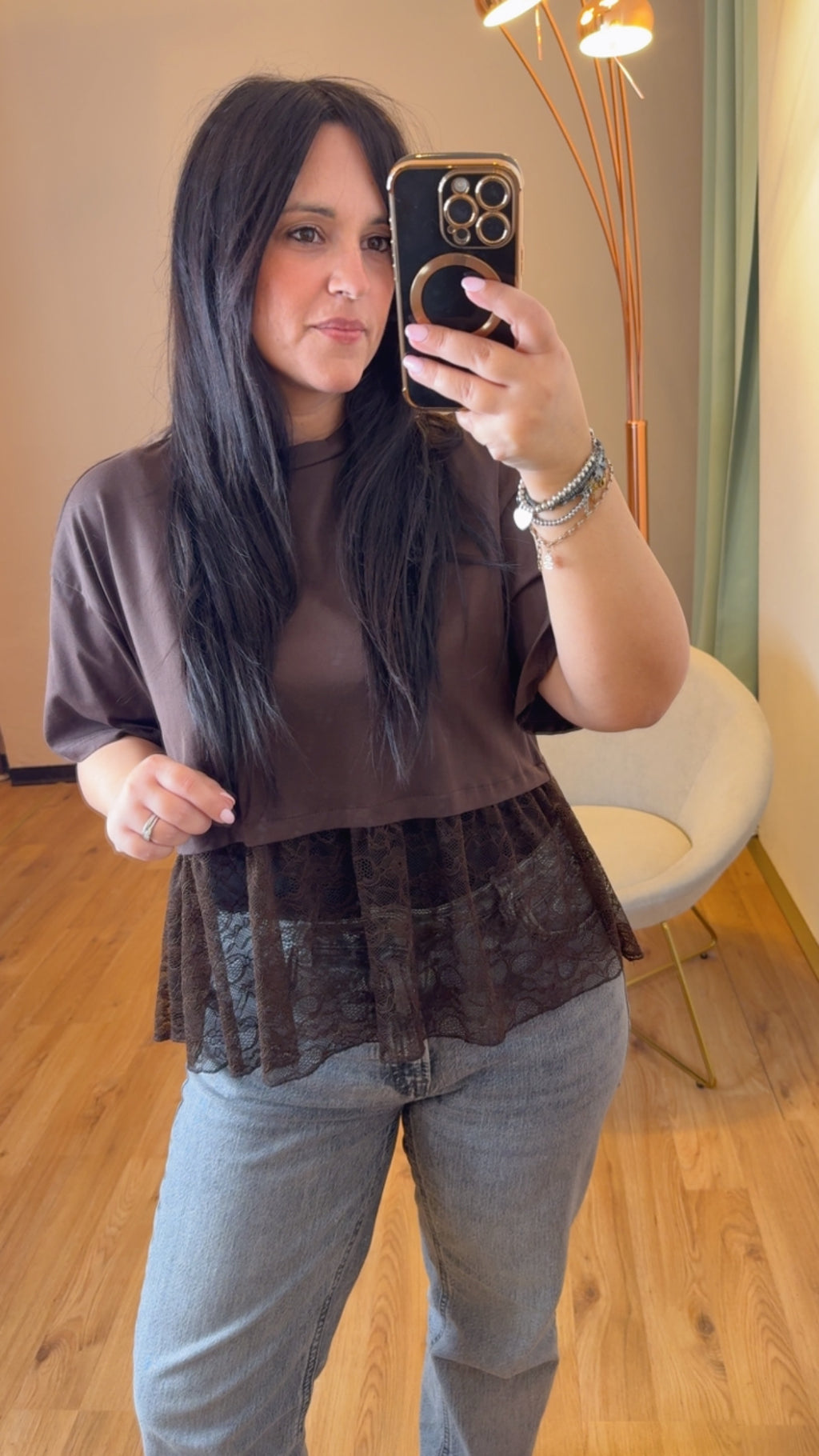 T-shirt crop con balze in pizzo - Kikisix