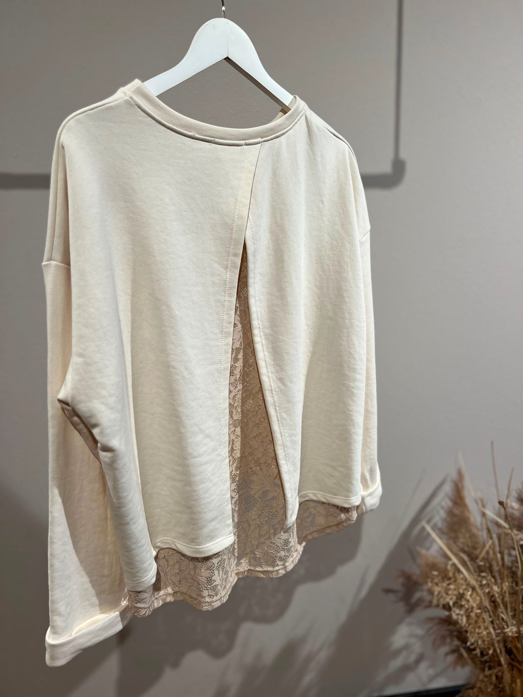 Felpa panna con inserti in pizzo e spacco sul retro - Kikisix