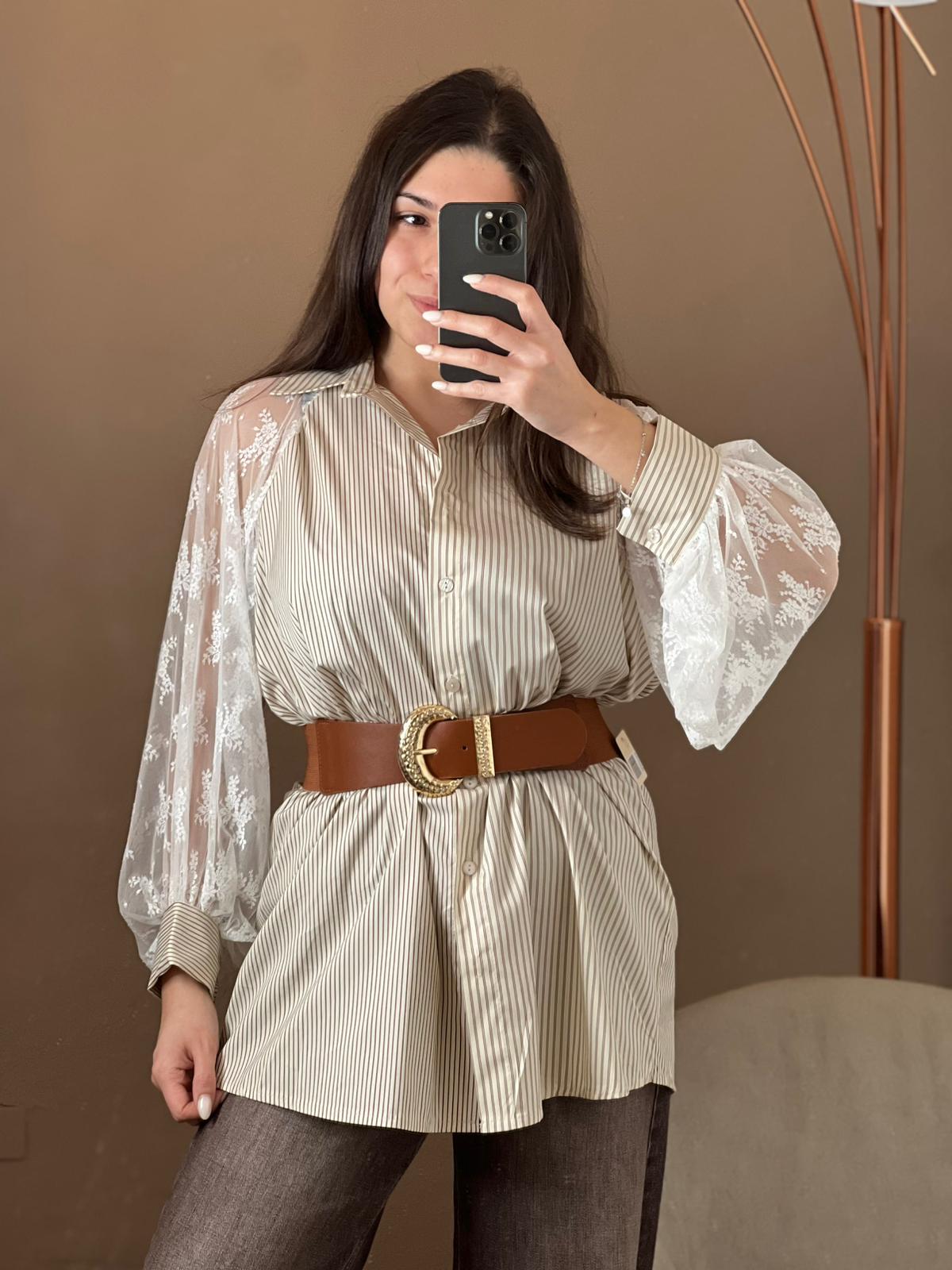 Camicia over righe con manica in pizzo