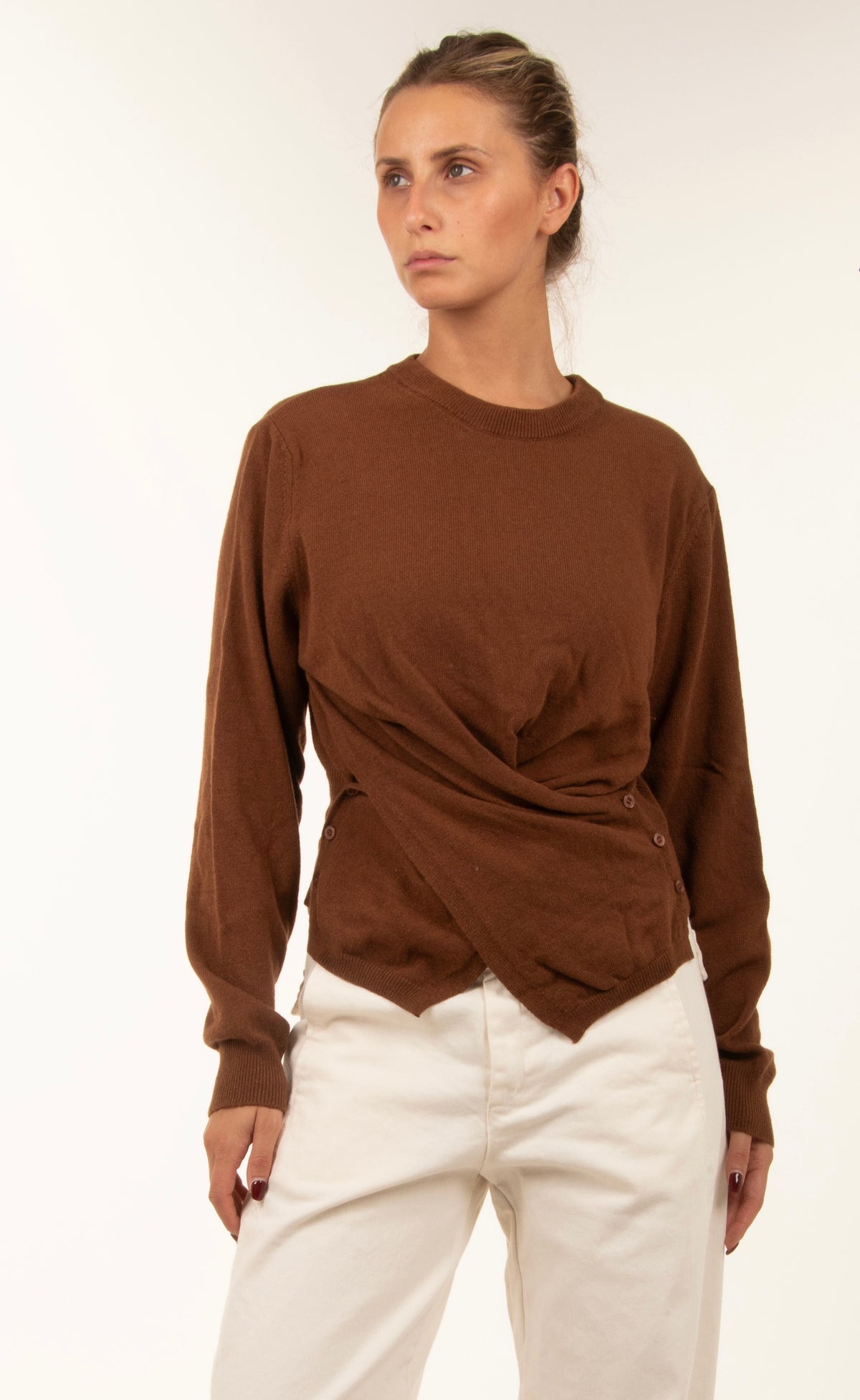 Maglia drappeggio con bottoncini color tabacco