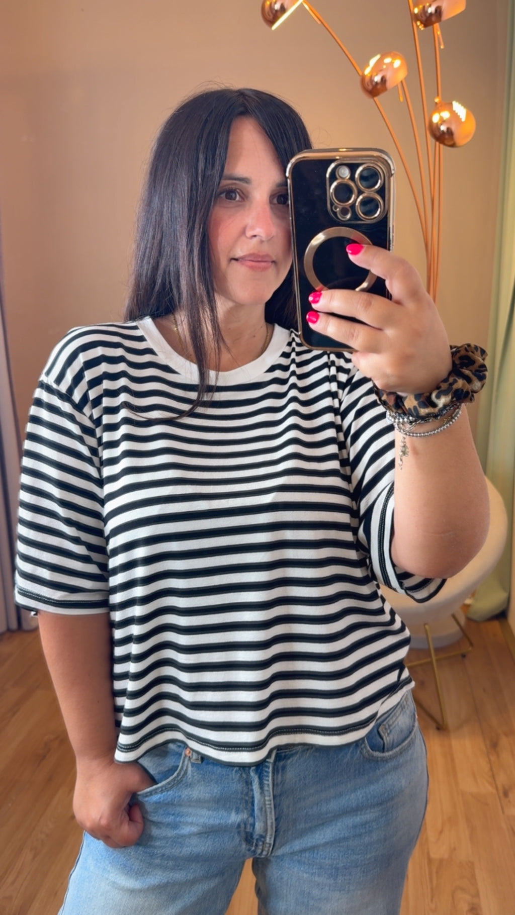 T-shirt scatolina con riga nera