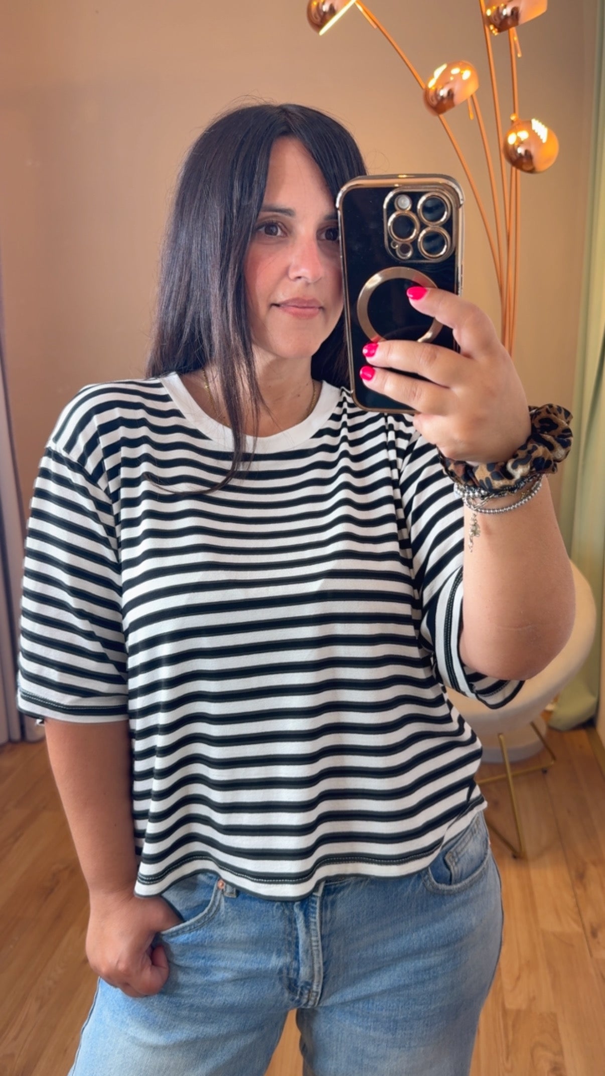 T-shirt scatolina con riga nera