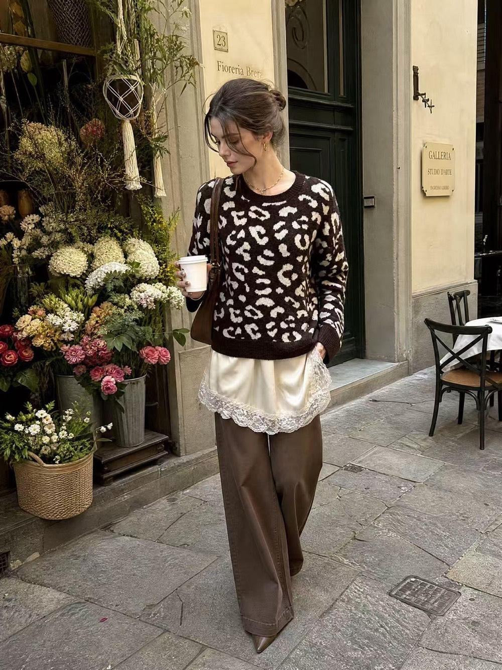 Maglia animalier con inserto in raso e pizzo