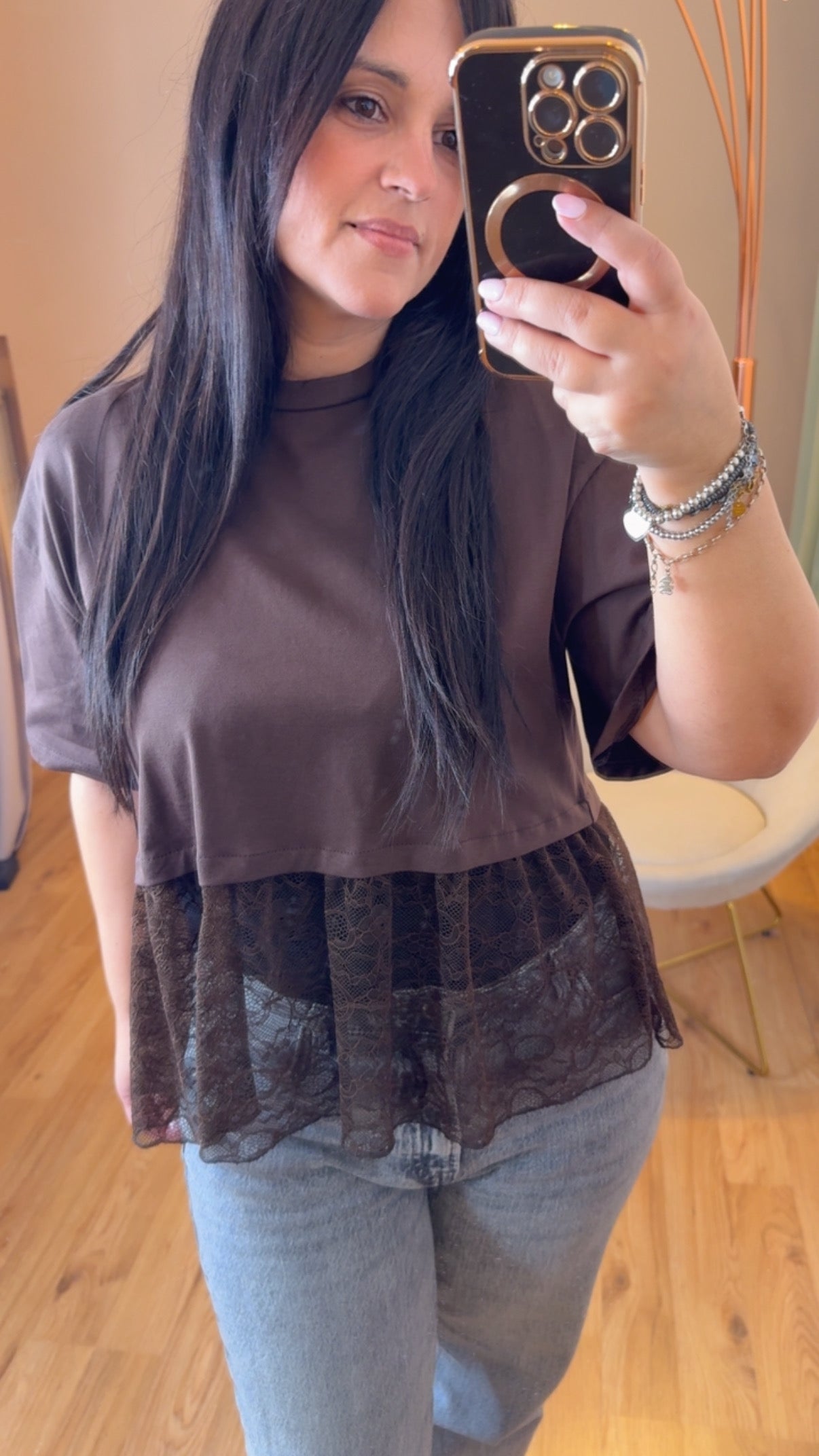 T-shirt crop con balze in pizzo - Kikisix