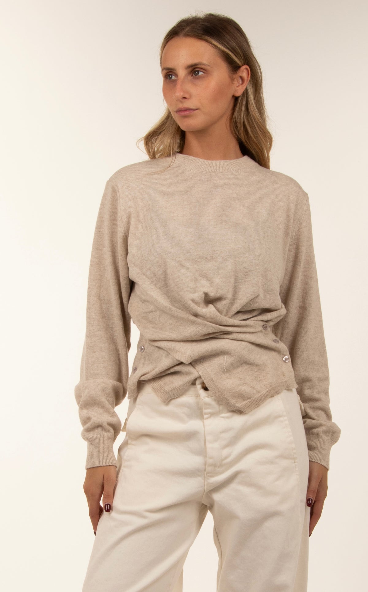 Maglia drappeggio con bottoncini color pasta