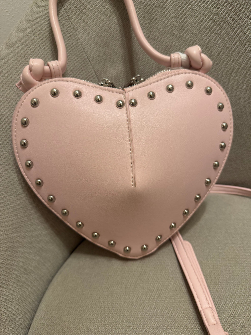 Borsa cuore con borchiette
