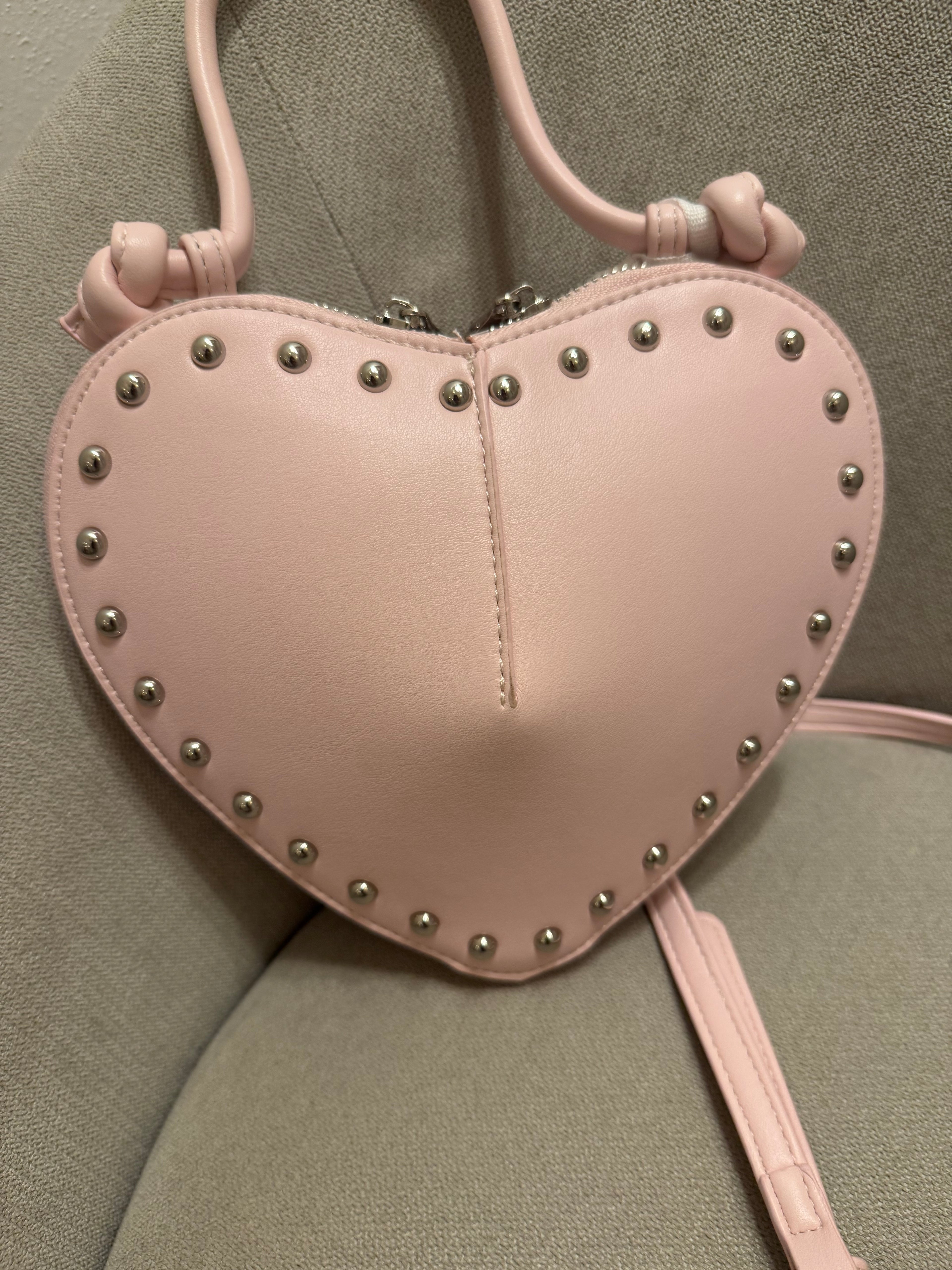 Borsa cuore con borchiette