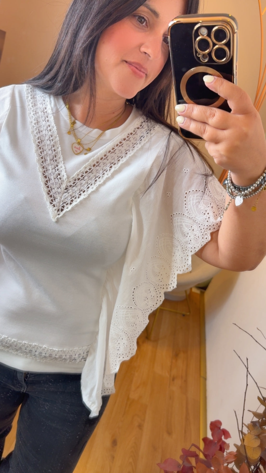 T-shirt bianca inserti sangallo e pizzo macrame’