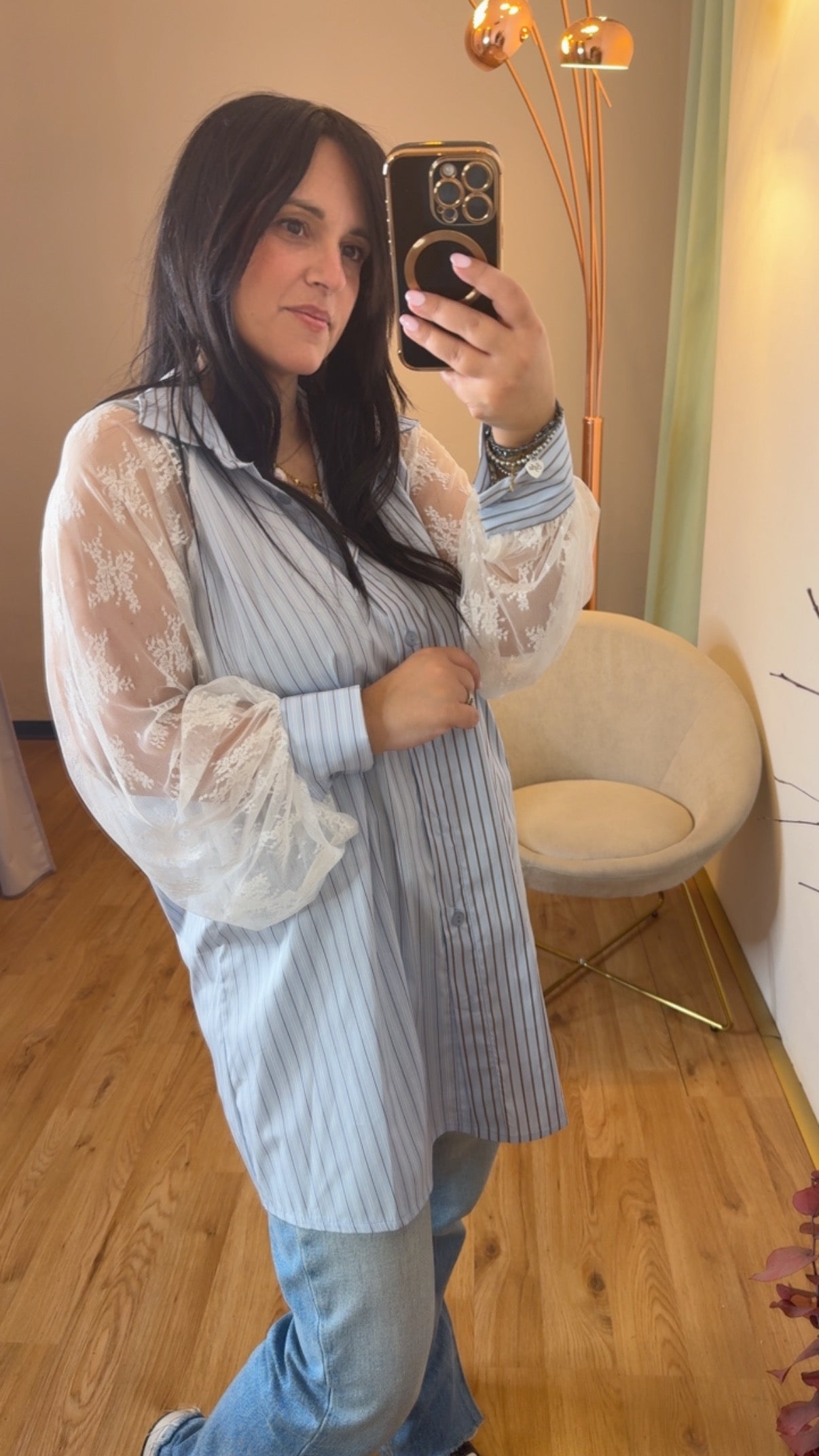 Camicia over righe con manica in pizzo