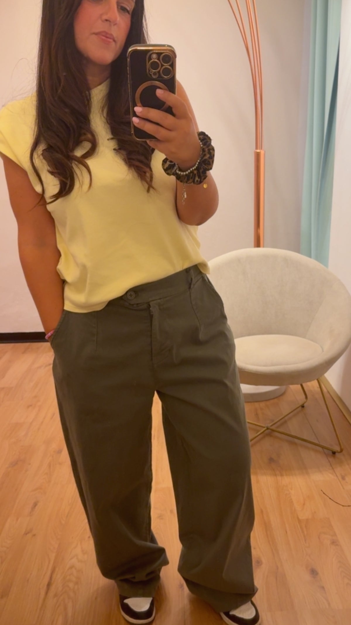Jeans tela morbida e leggera verde militare con elastico sul retro e doppia tasca - Kikisix