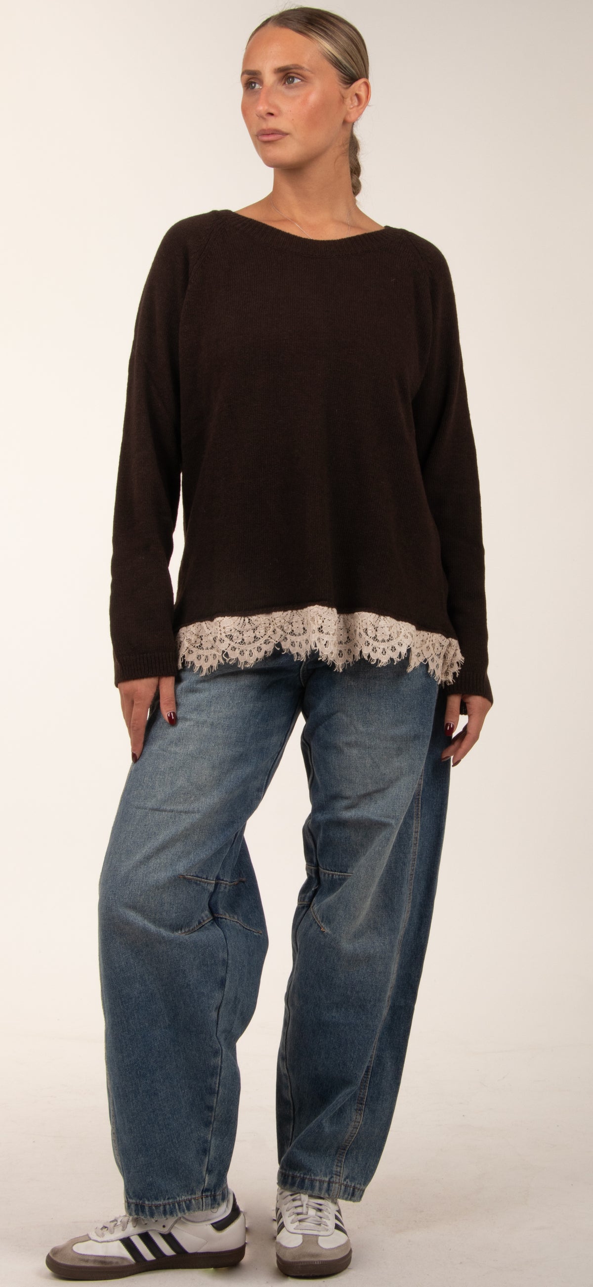 Maglia moro con pizzo sul fondo
