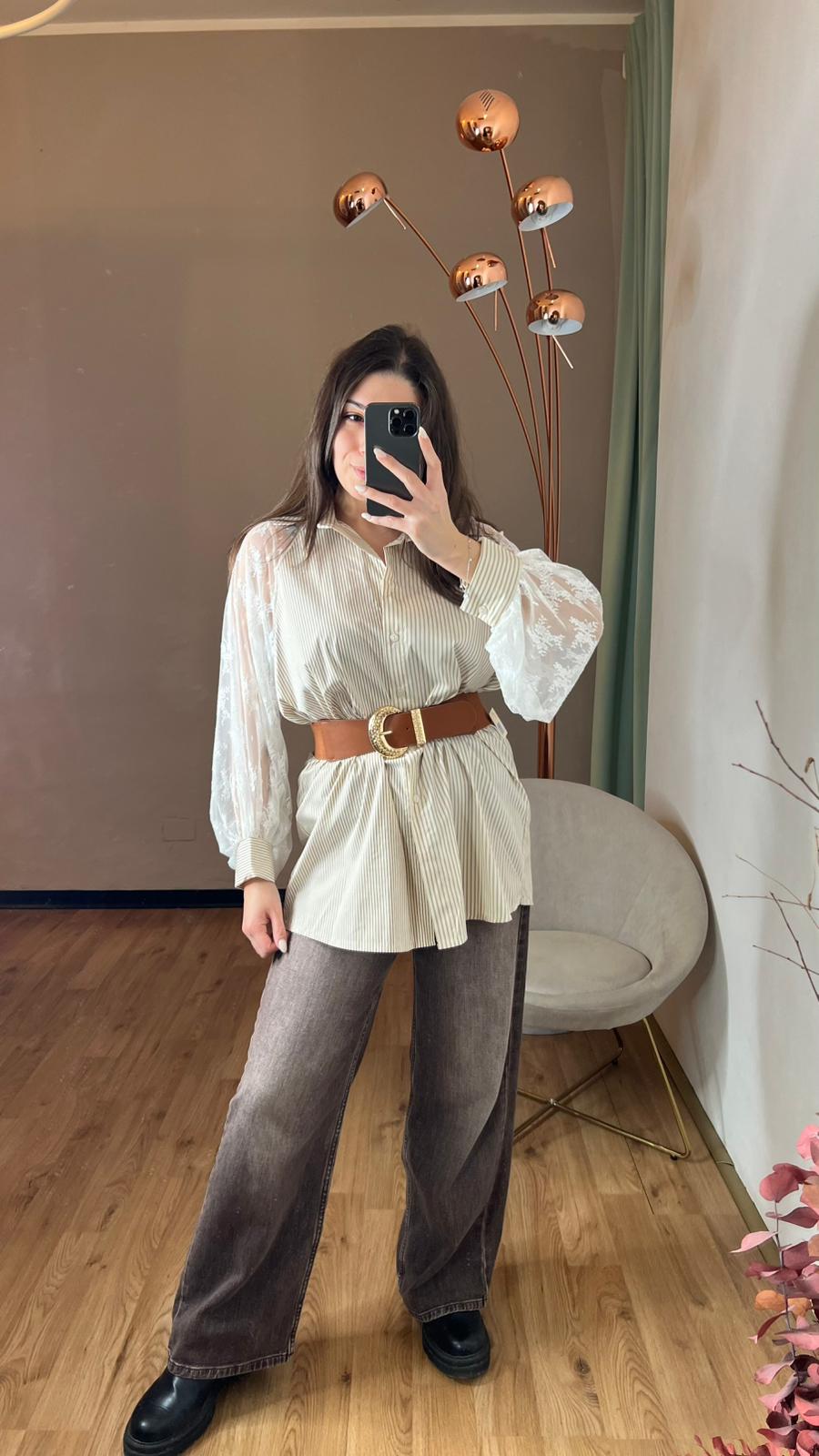Camicia over righe con manica in pizzo