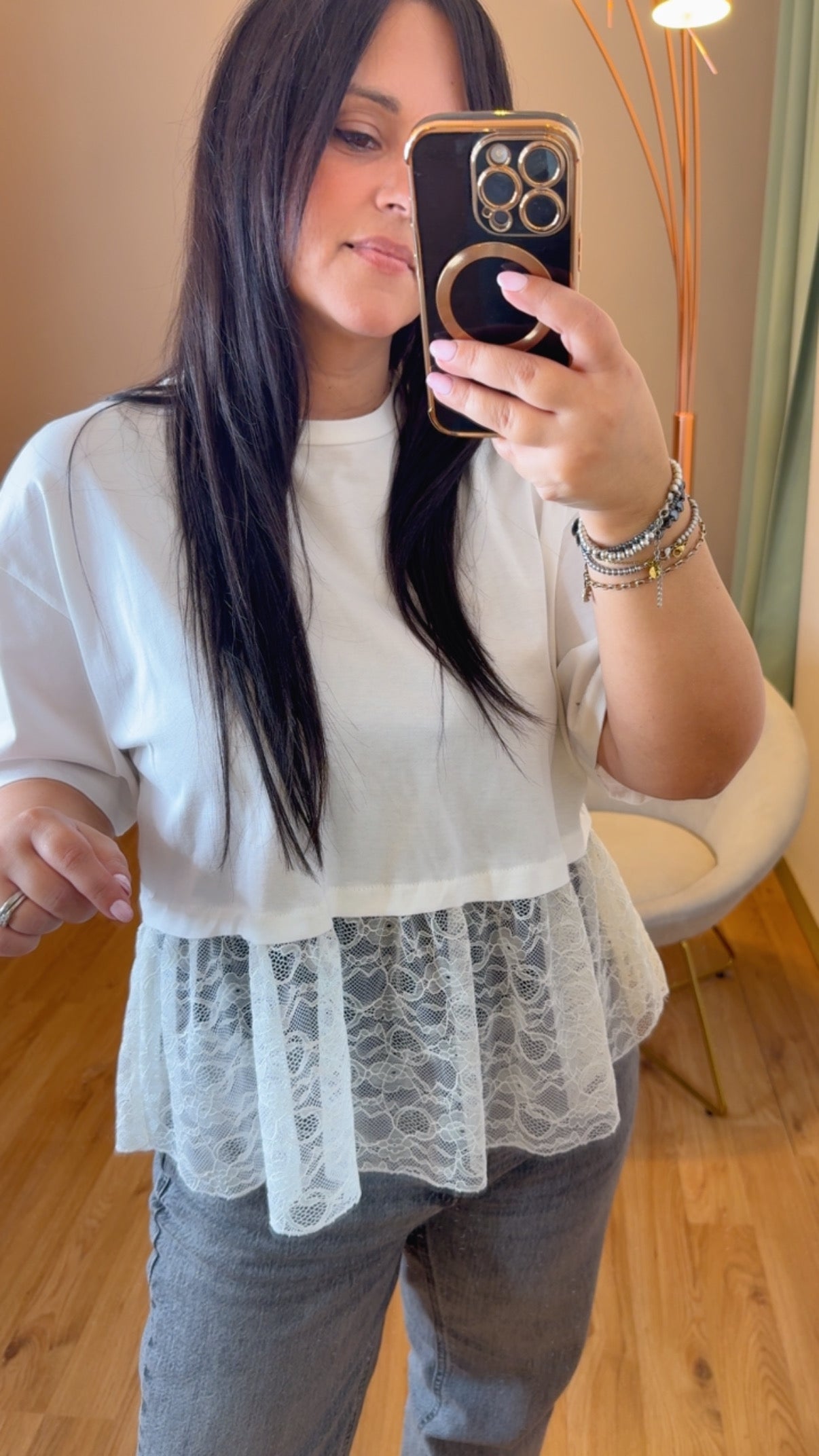 T-shirt crop con balze in pizzo - Kikisix