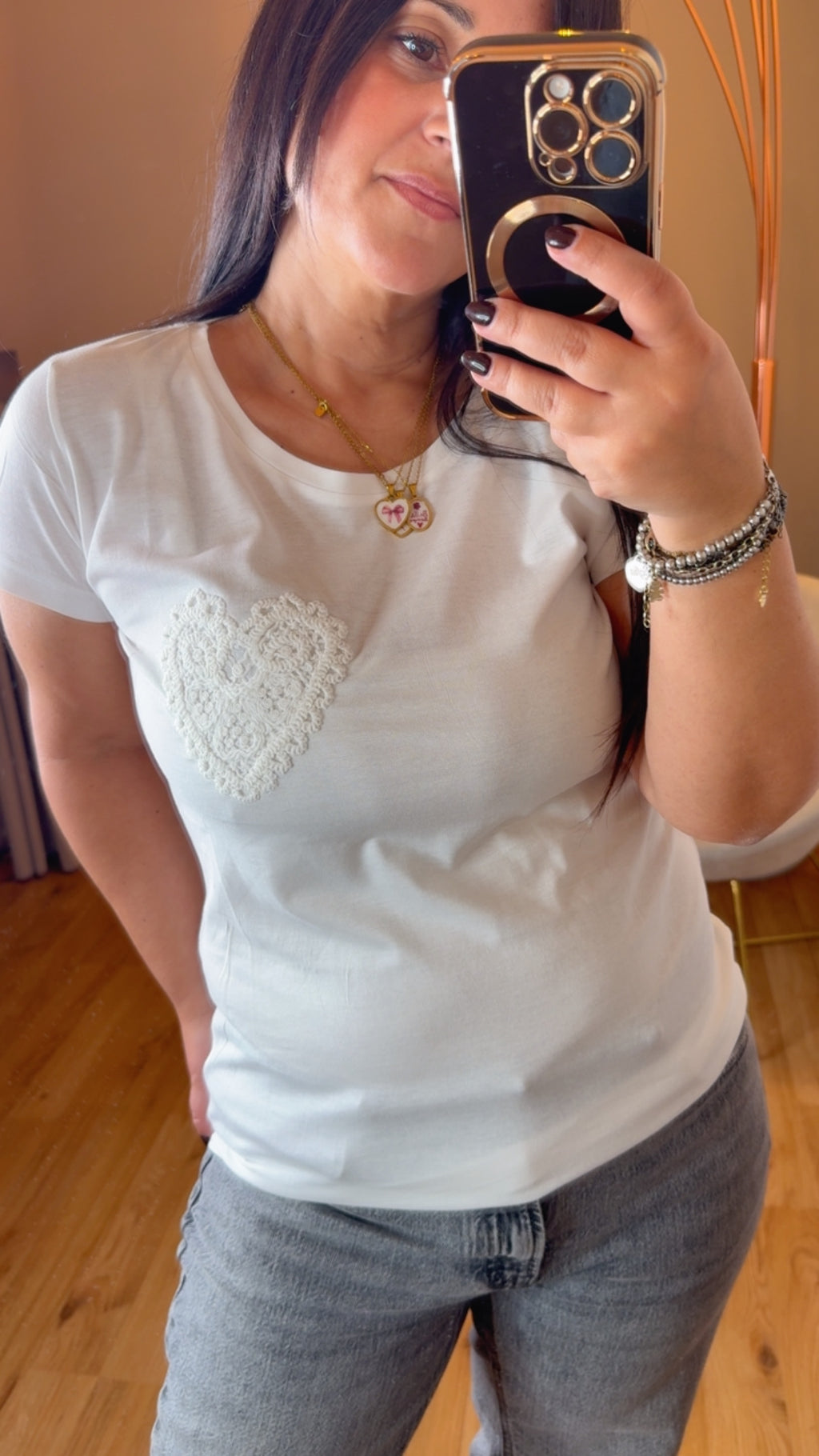 T-shirt bianca con cuore in pizzo macrame’ - Kikisix