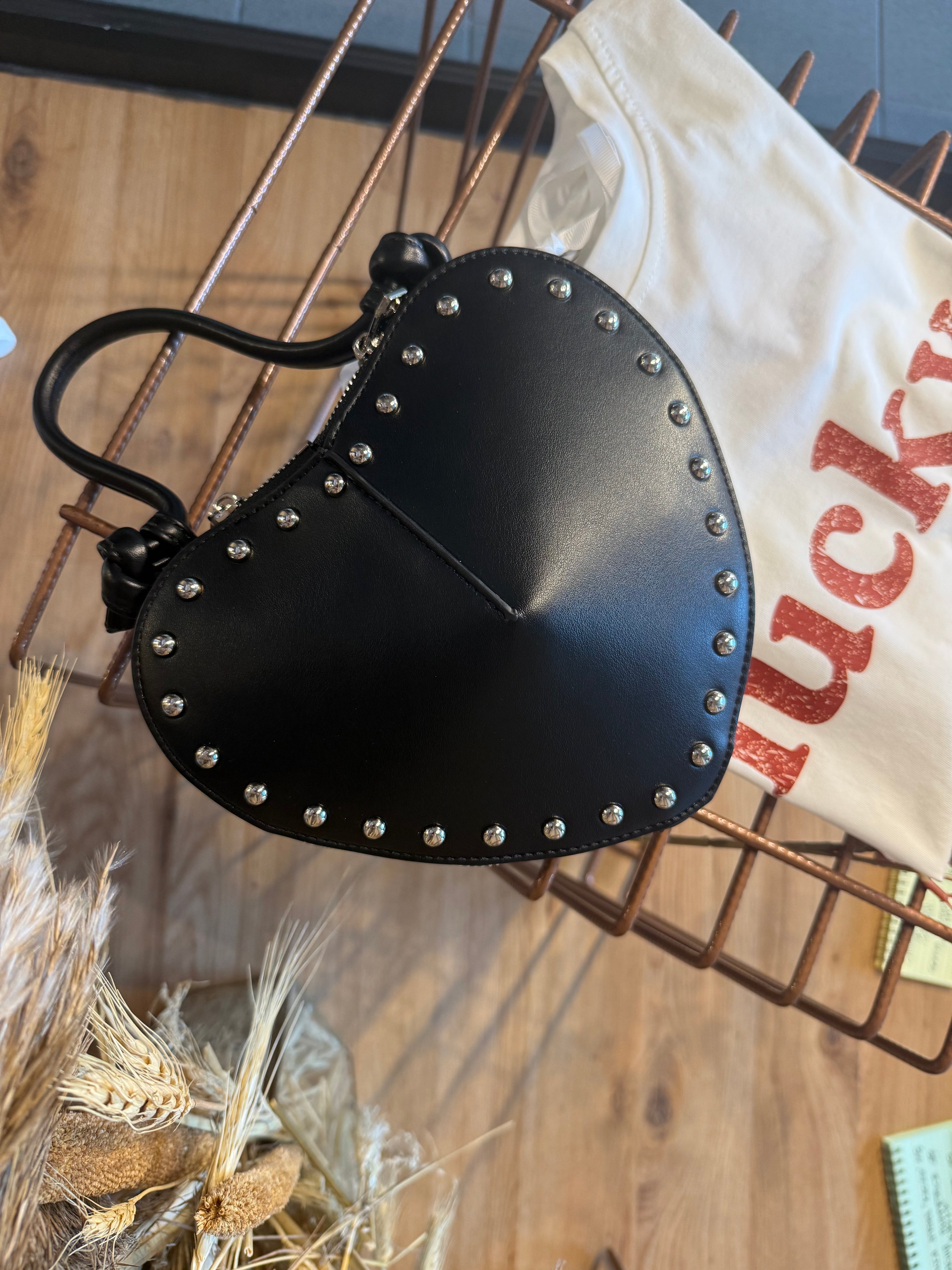 Borsa cuore con borchiette