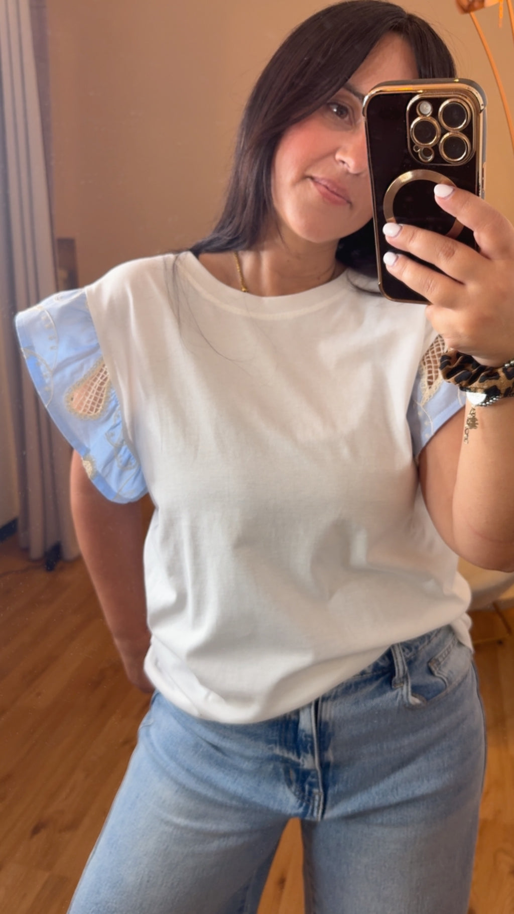 T-shirt con aletta azzurra ricamata - Vicolo
