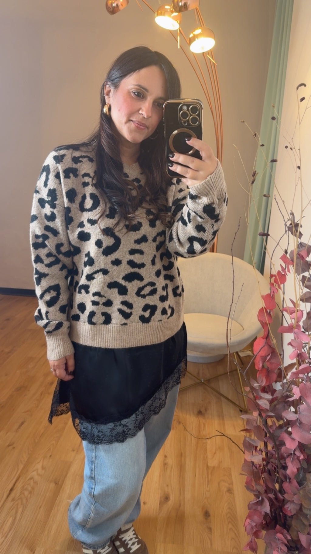 Maglia animalier con inserto in raso e pizzo
