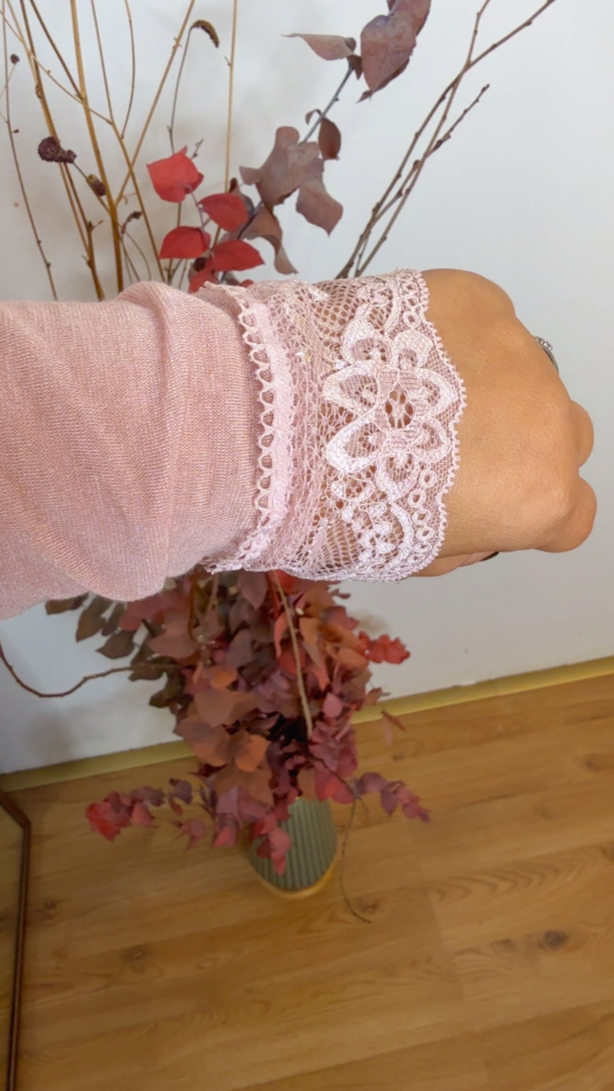 Cashmerina rosa scollo e polso in pizzo