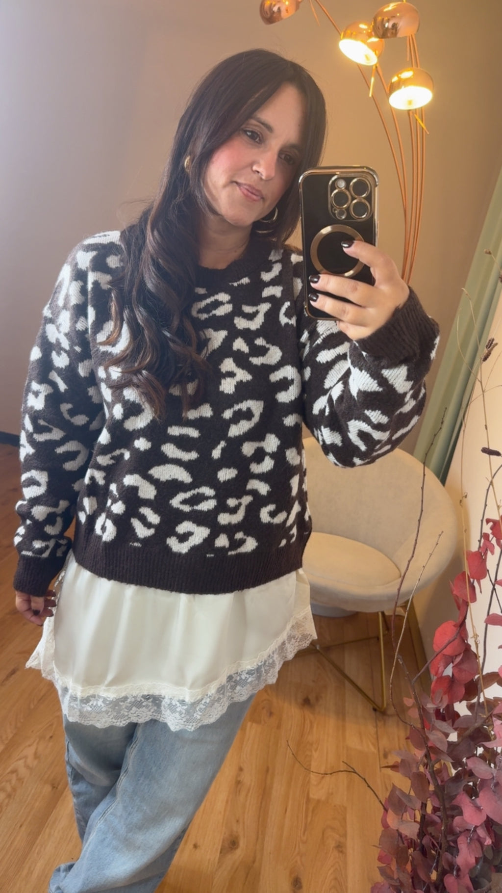 Maglia animalier con inserto in raso e pizzo