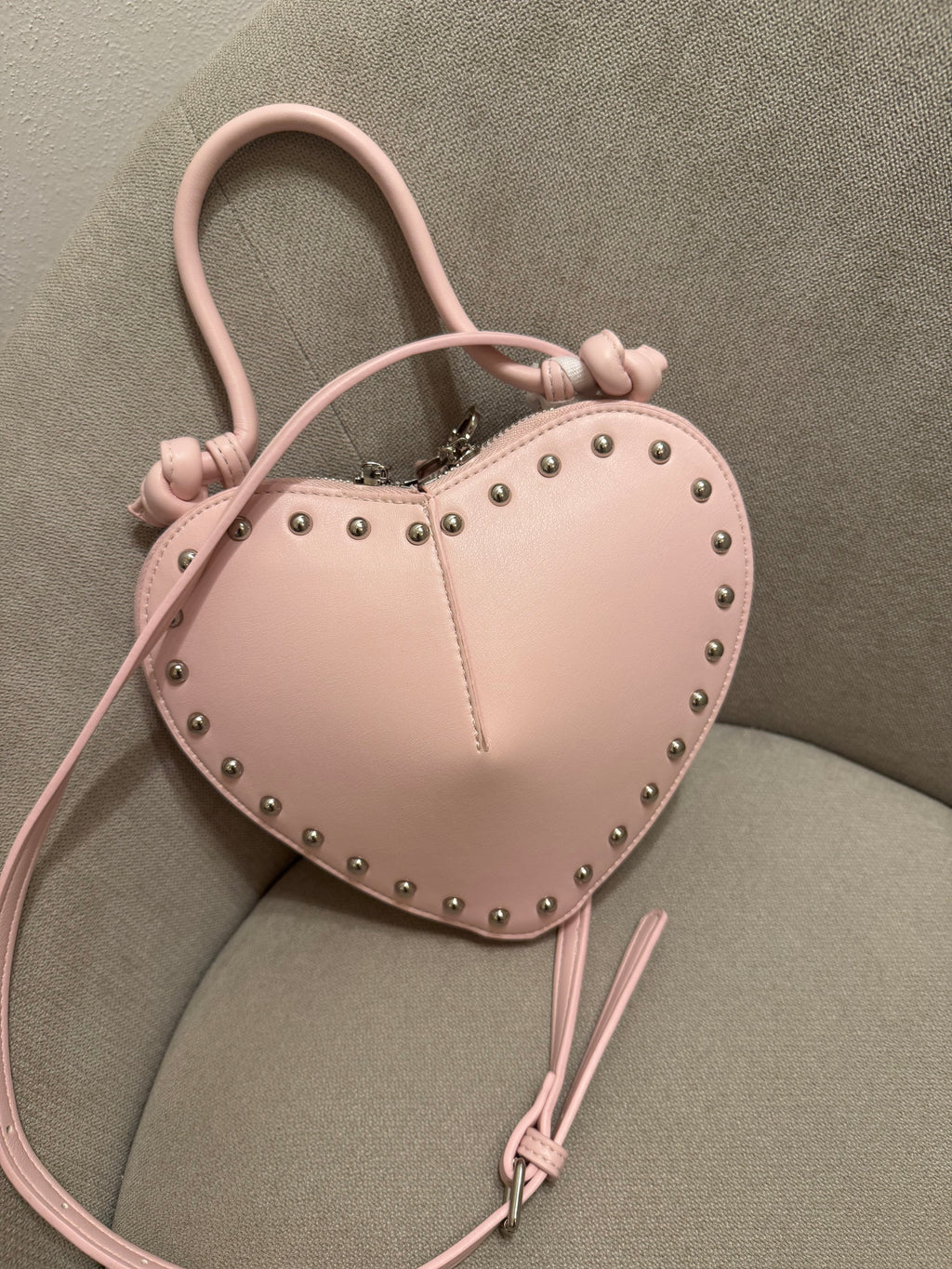 Borsa cuore con borchiette