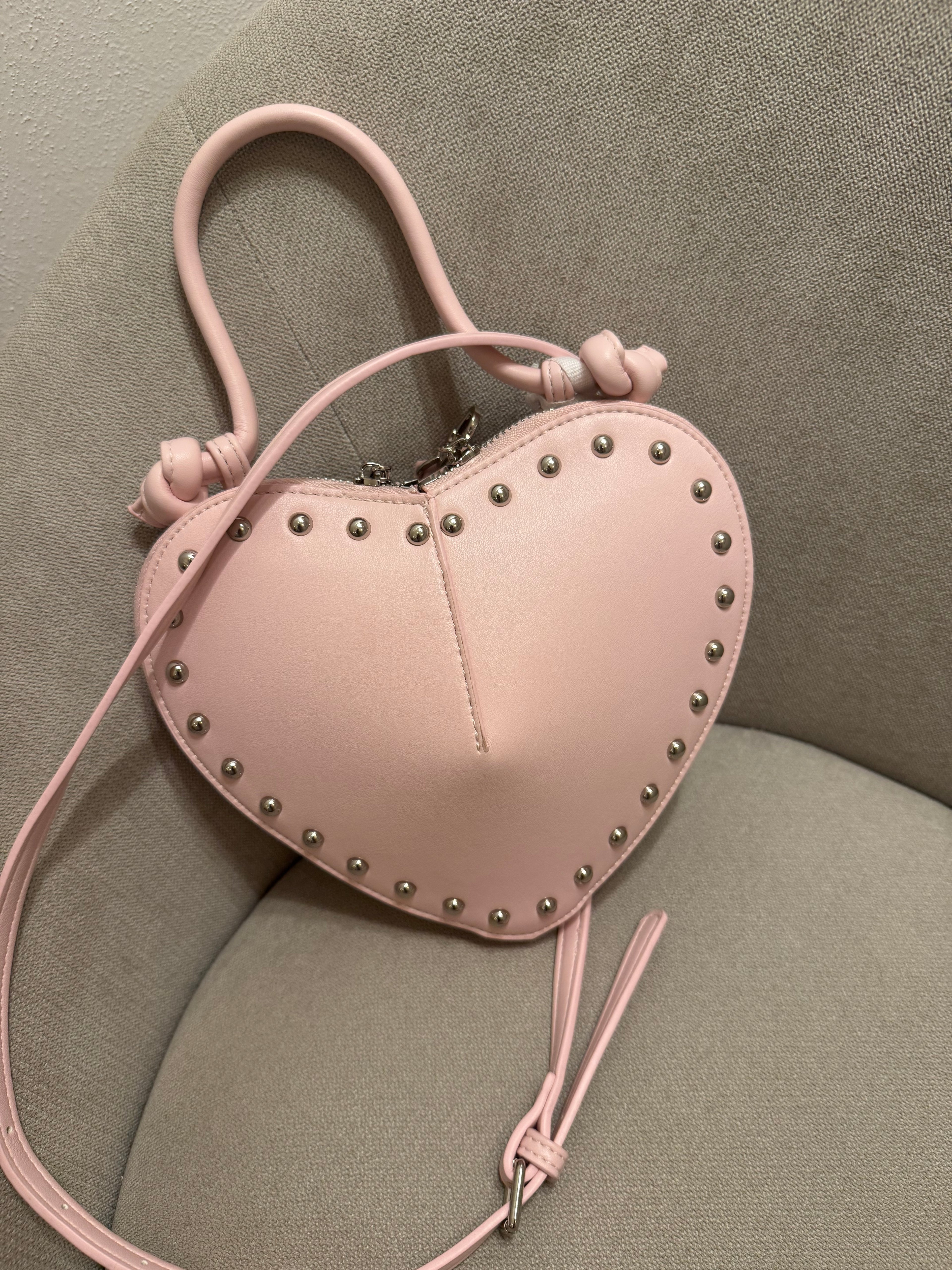Borsa cuore con borchiette