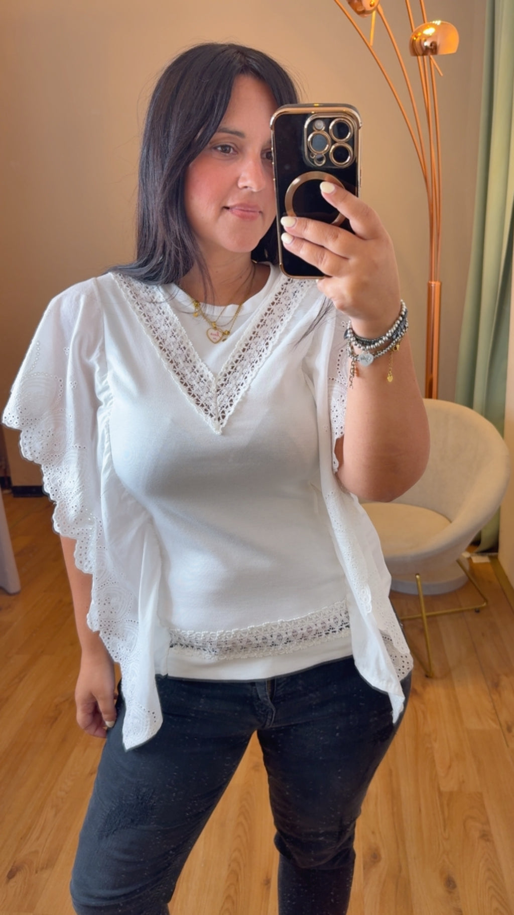 T-shirt bianca inserti sangallo e pizzo macrame’