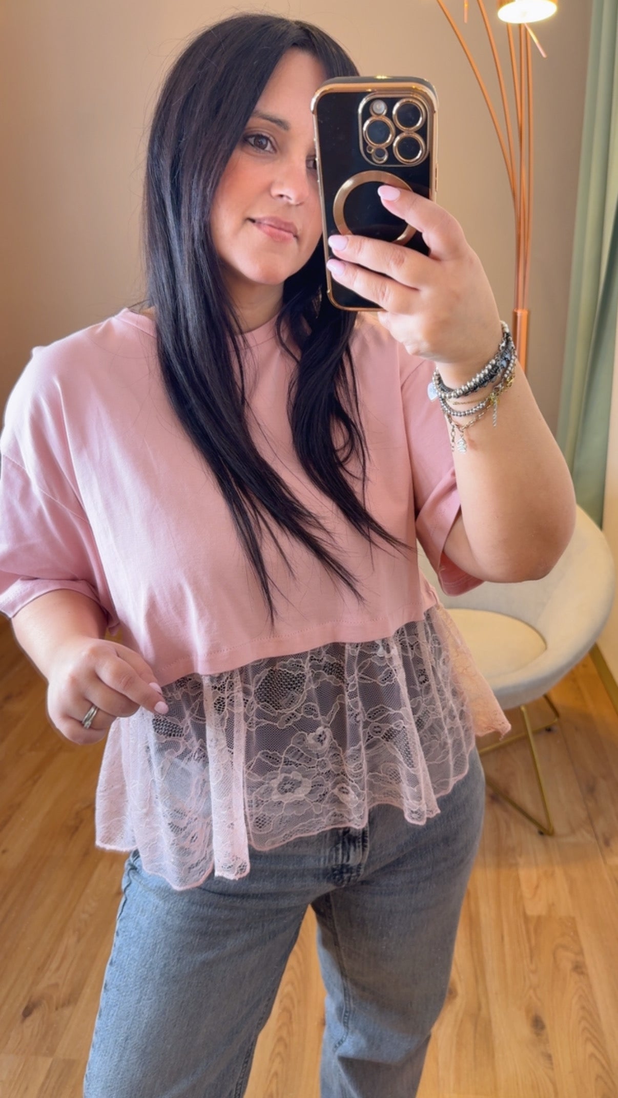 T-shirt crop con balze in pizzo - Kikisix