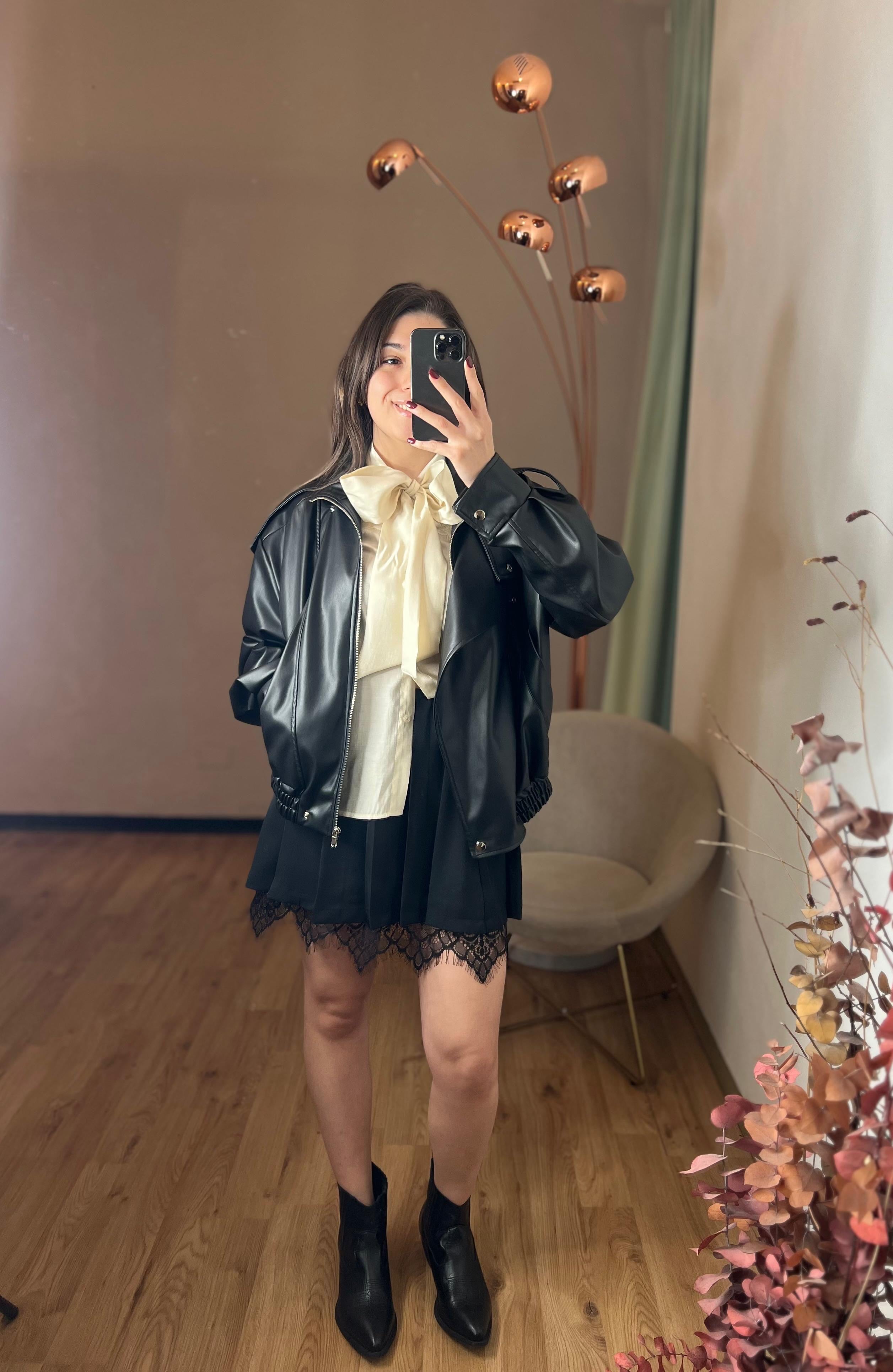 Gonna nera pieghe con pizzo - You Decide