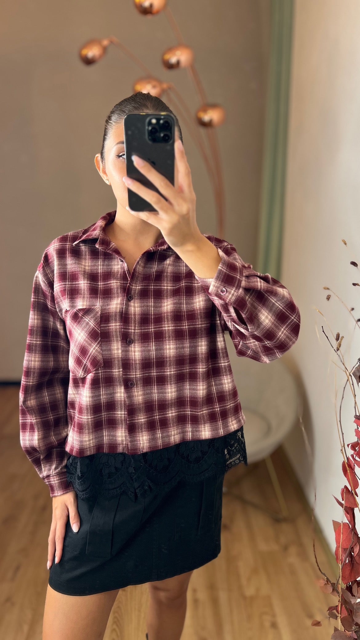 Camicia check bordeaux con inserto in pizzo sul fondo