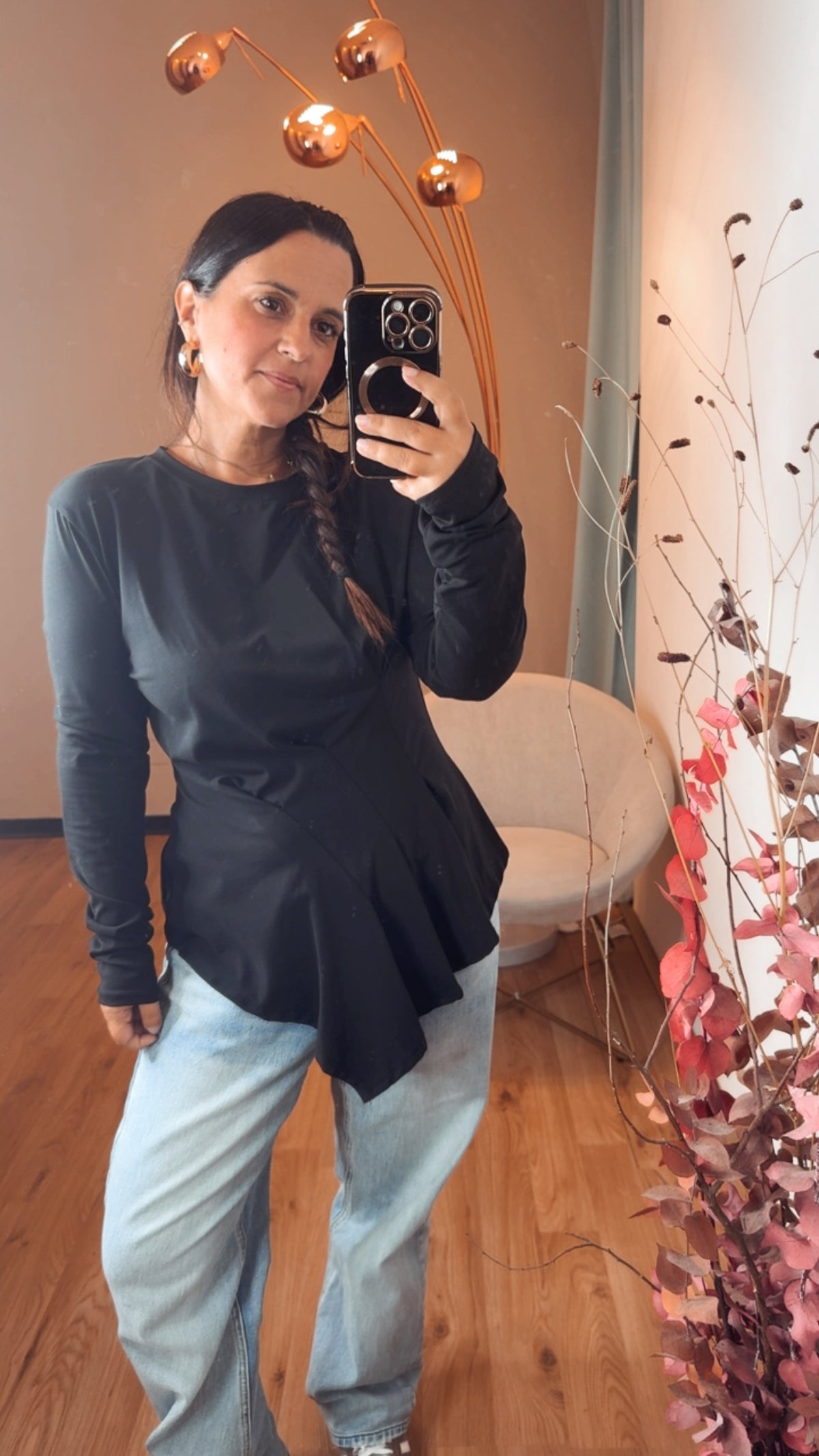 Maglia in cotone nera con drappeggio