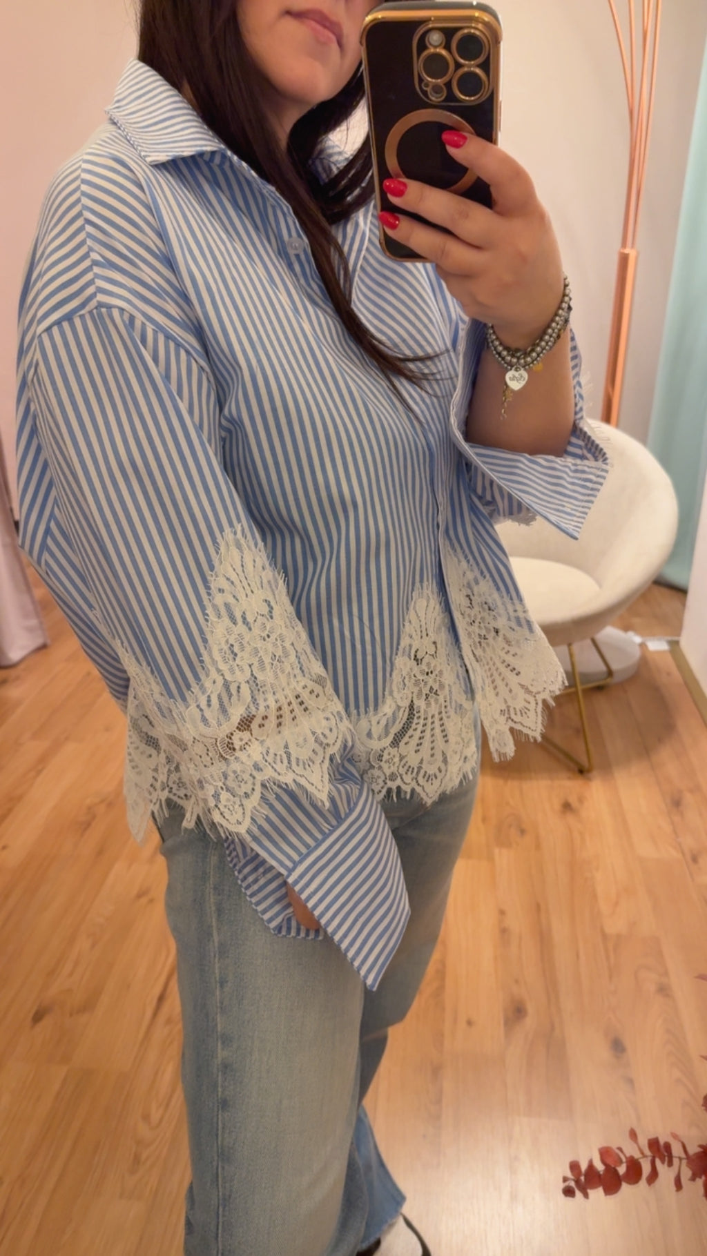 Camicia riga azzurra con pizzo