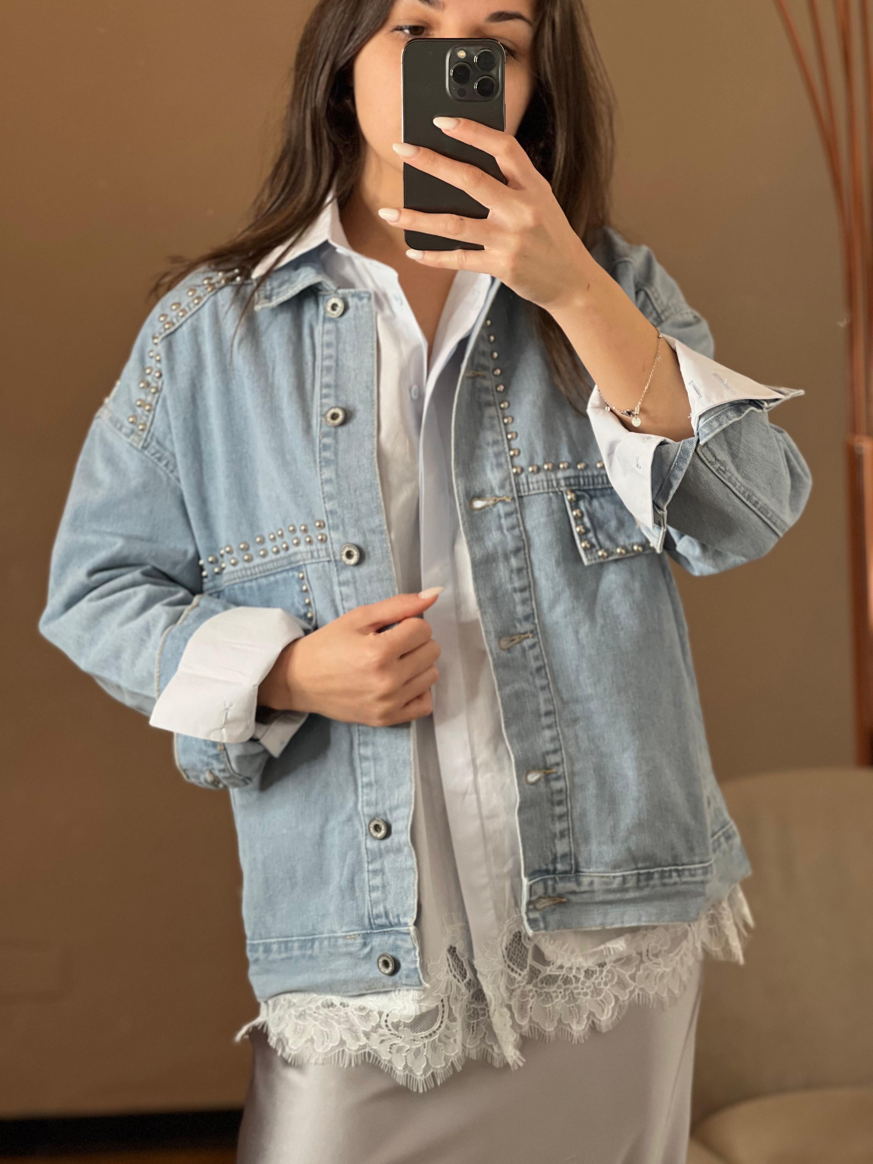 Giubbino in jeans con borchie- You decide