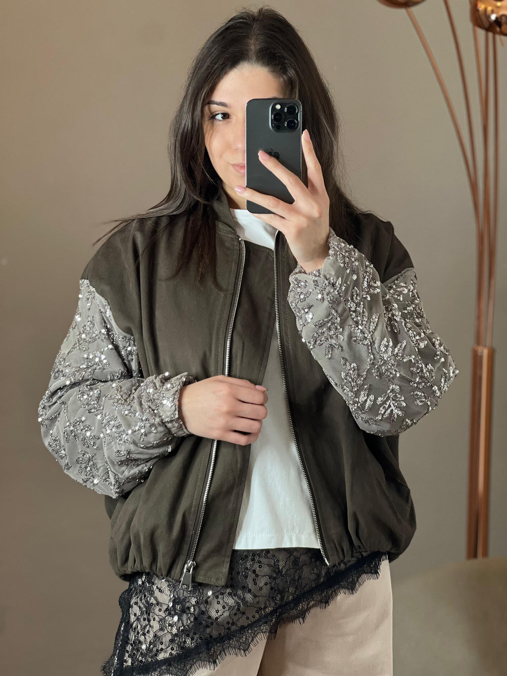 Bomber verde militare con manica in paillettes e pizzo - Kikisix