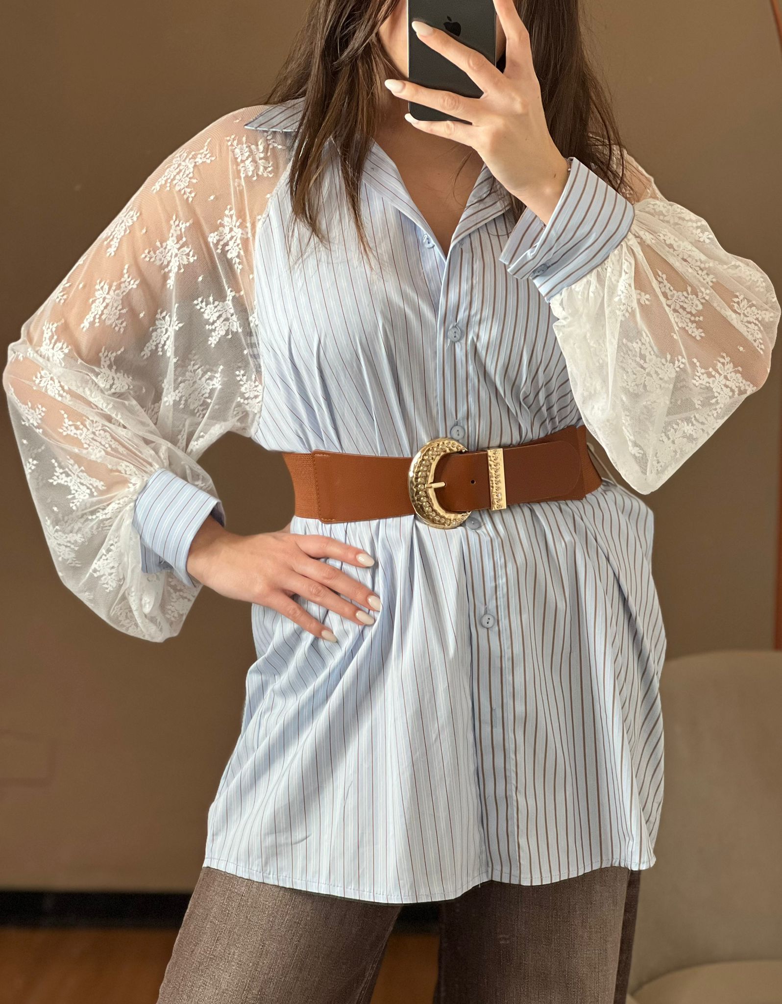 Camicia over righe con manica in pizzo