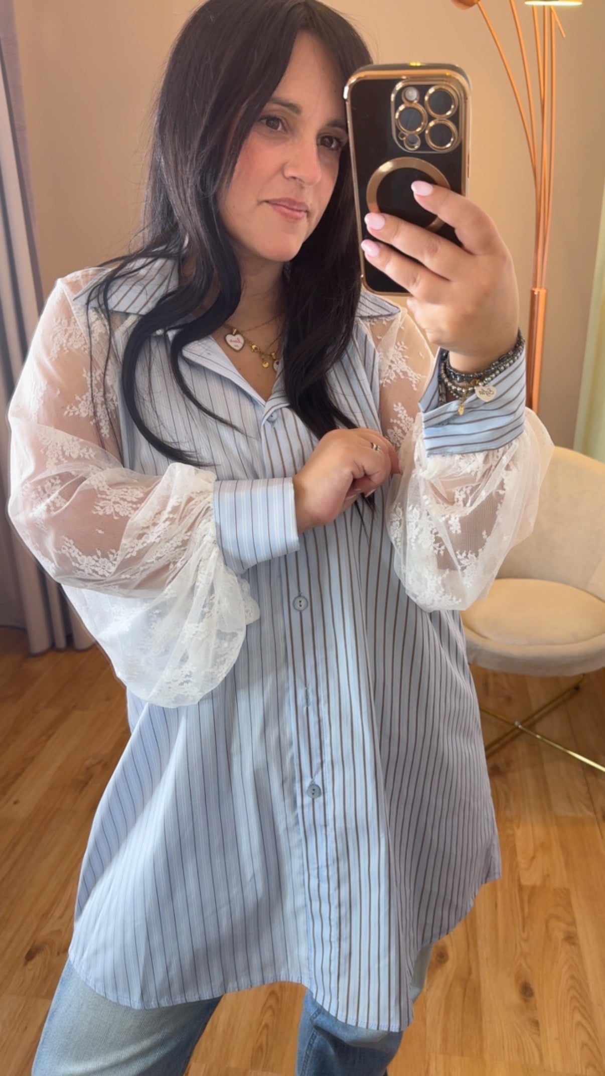 Camicia over righe con manica in pizzo