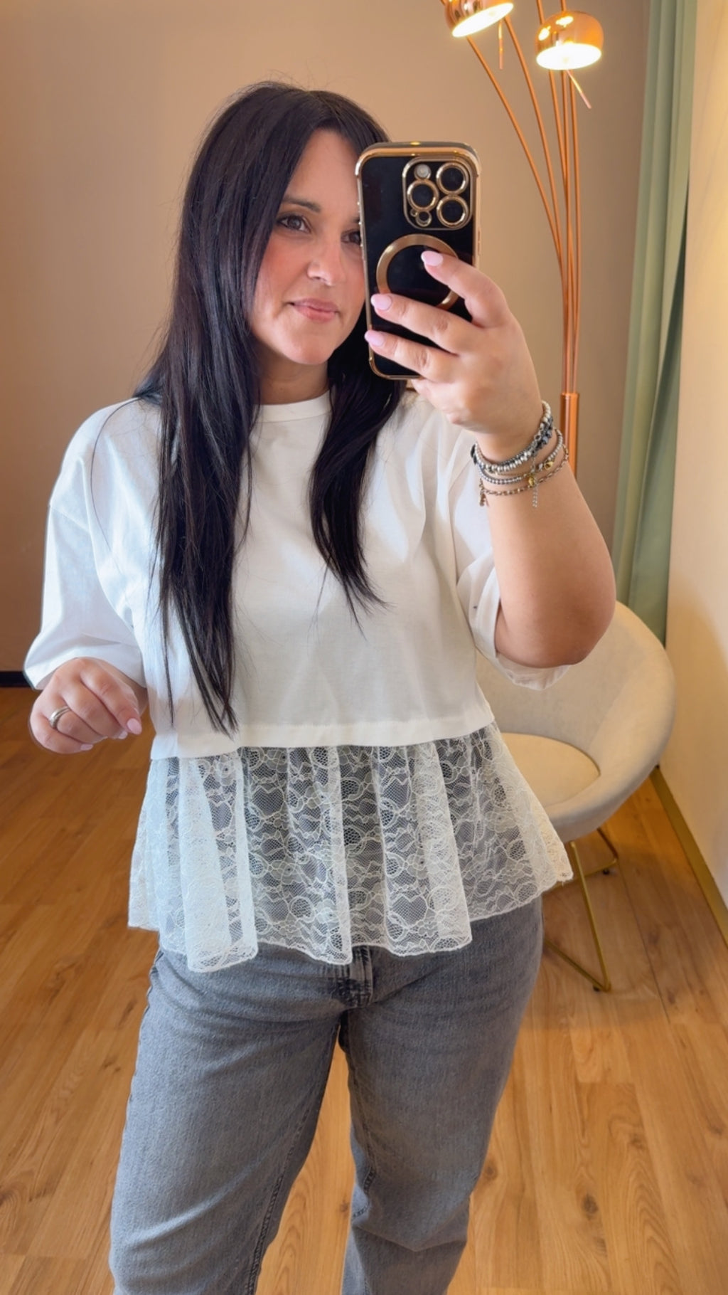 T-shirt crop con balze in pizzo - Kikisix