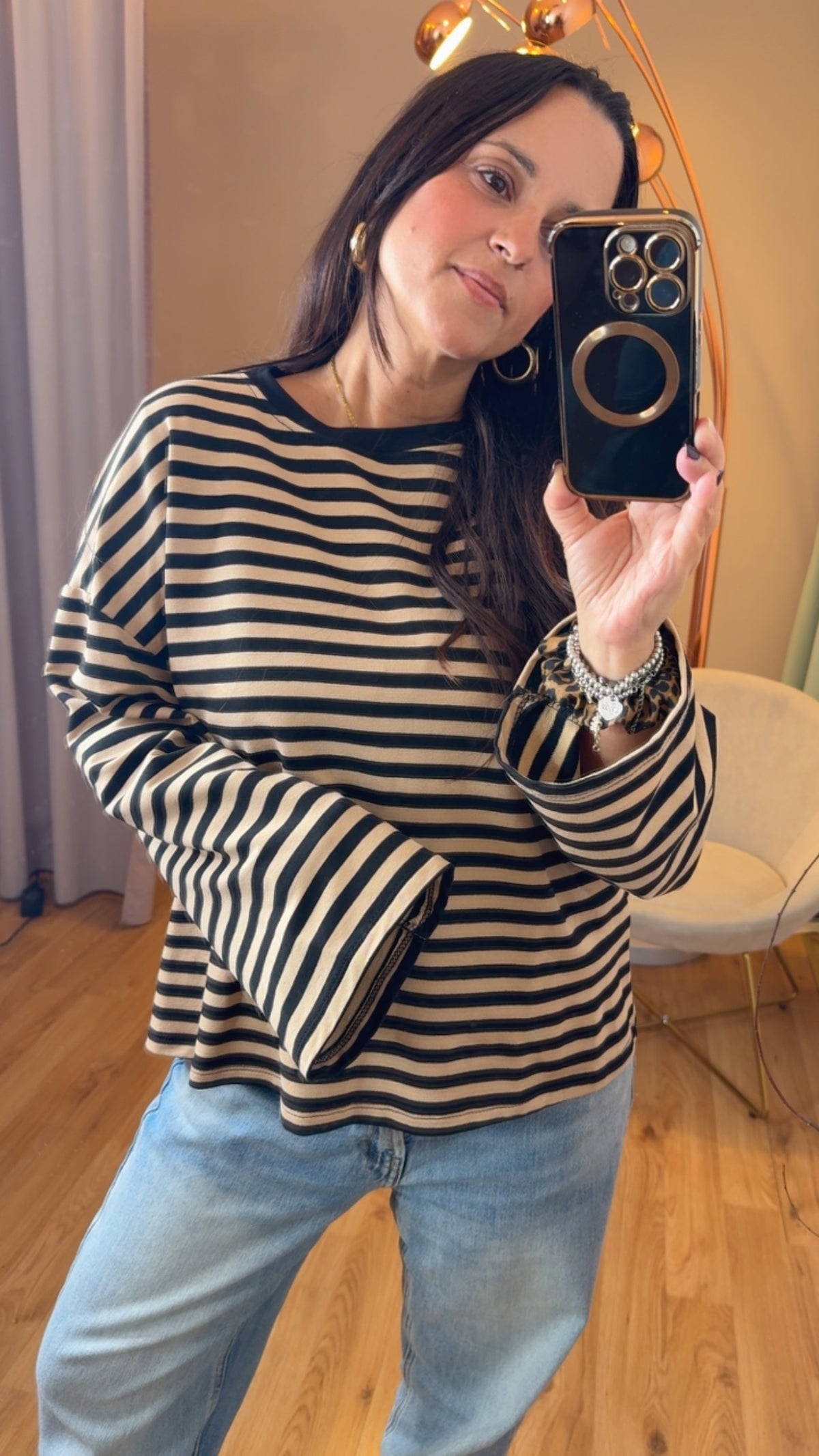 Maglia riga garzata nero e cammello con manica ampia