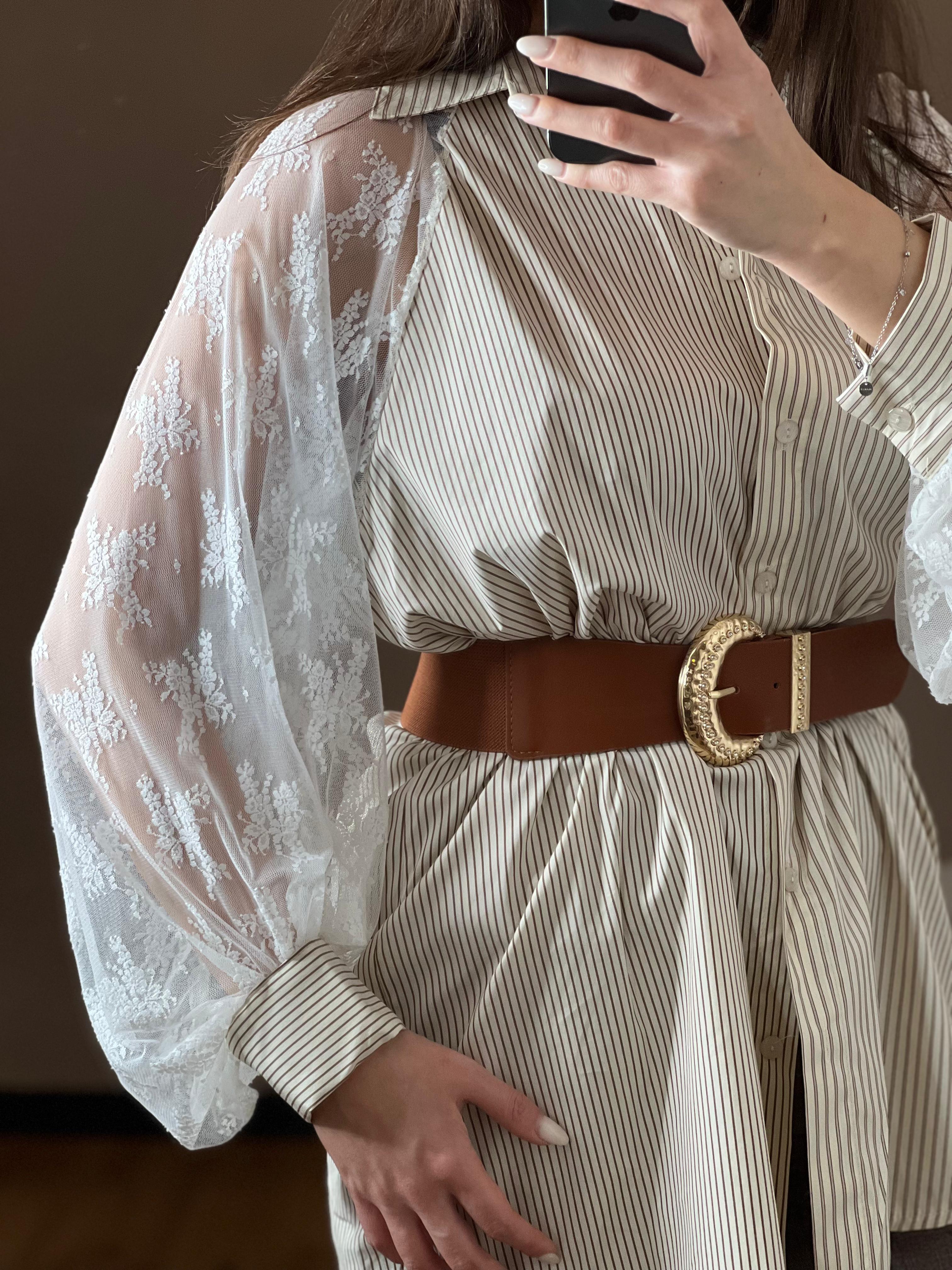 Camicia over righe con manica in pizzo
